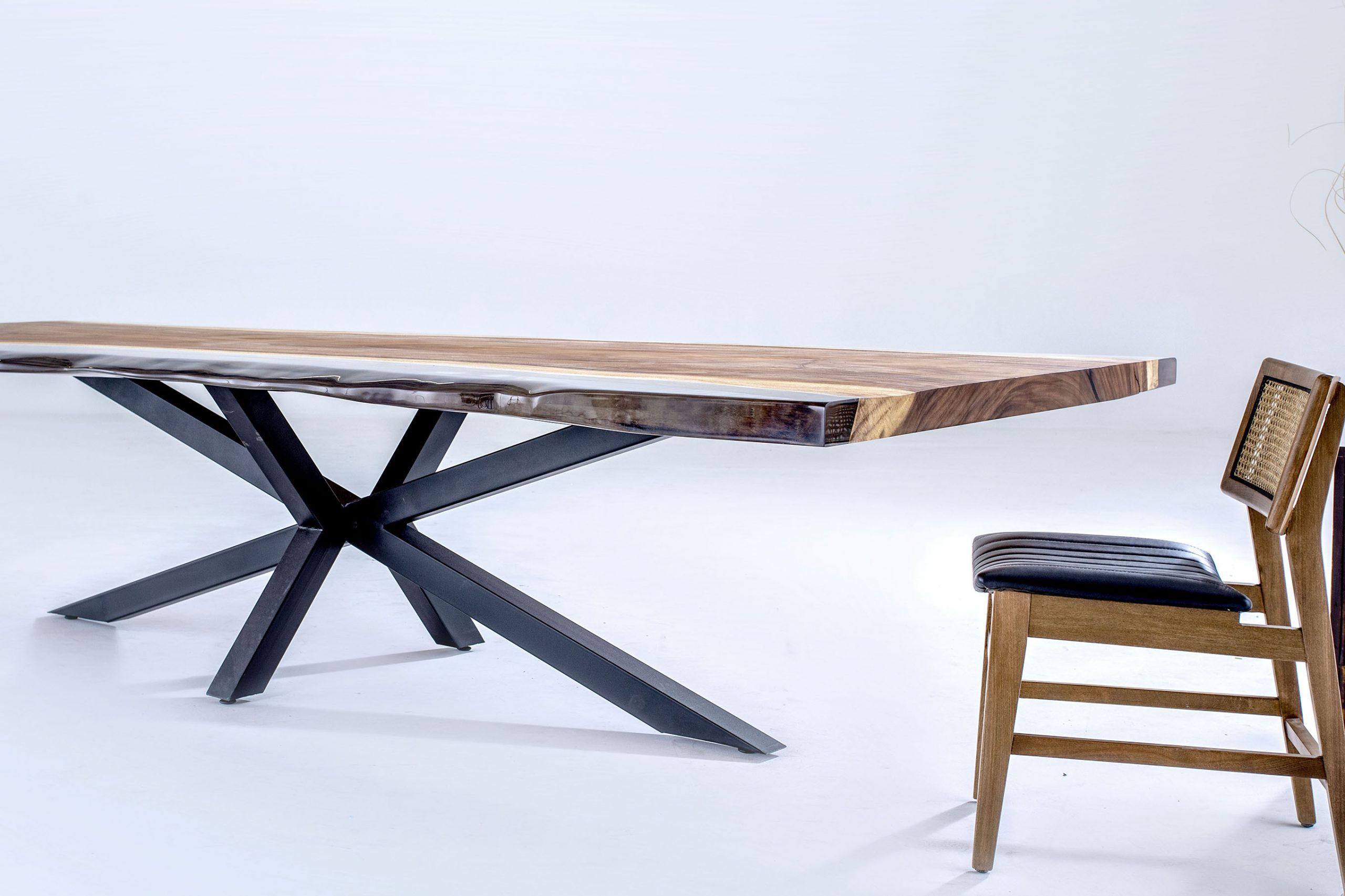 Turkish Live Edge Custom Clear Epoxy Resin Dining Table With Spider Base For Sale