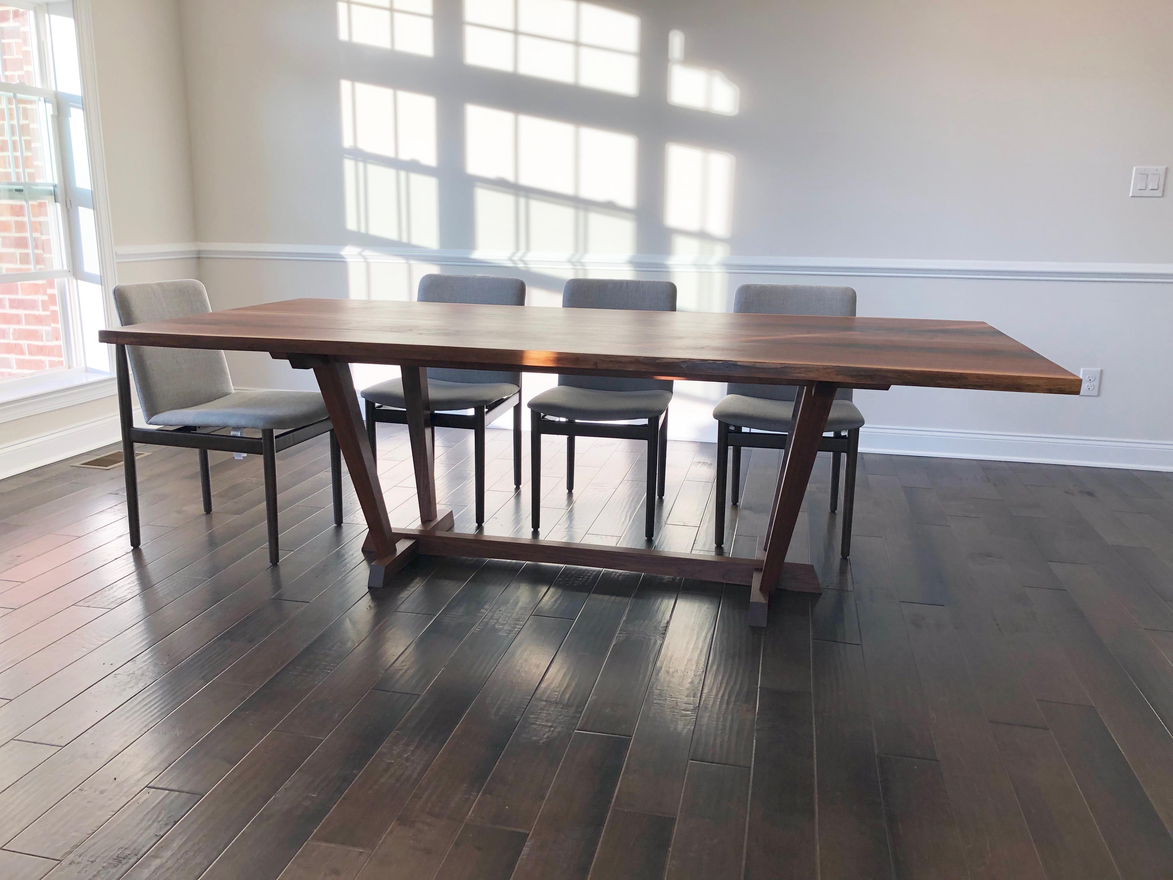 Live Edge Dining Table In New Condition For Sale In Royersford, PA