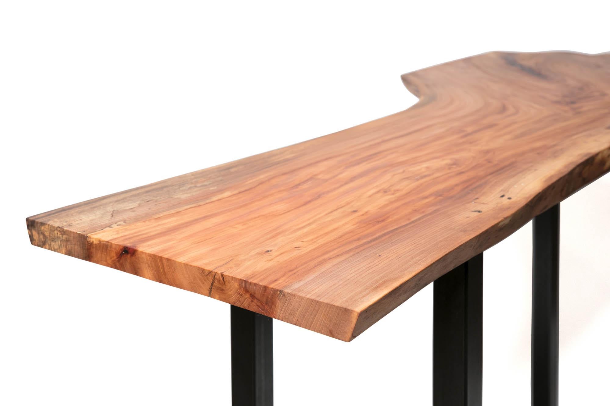Live Edge Barhöhe Tisch aus pfirsichfarbenem Holz und geschwärztem Stahl von Alabama Sawyer im Angebot 5