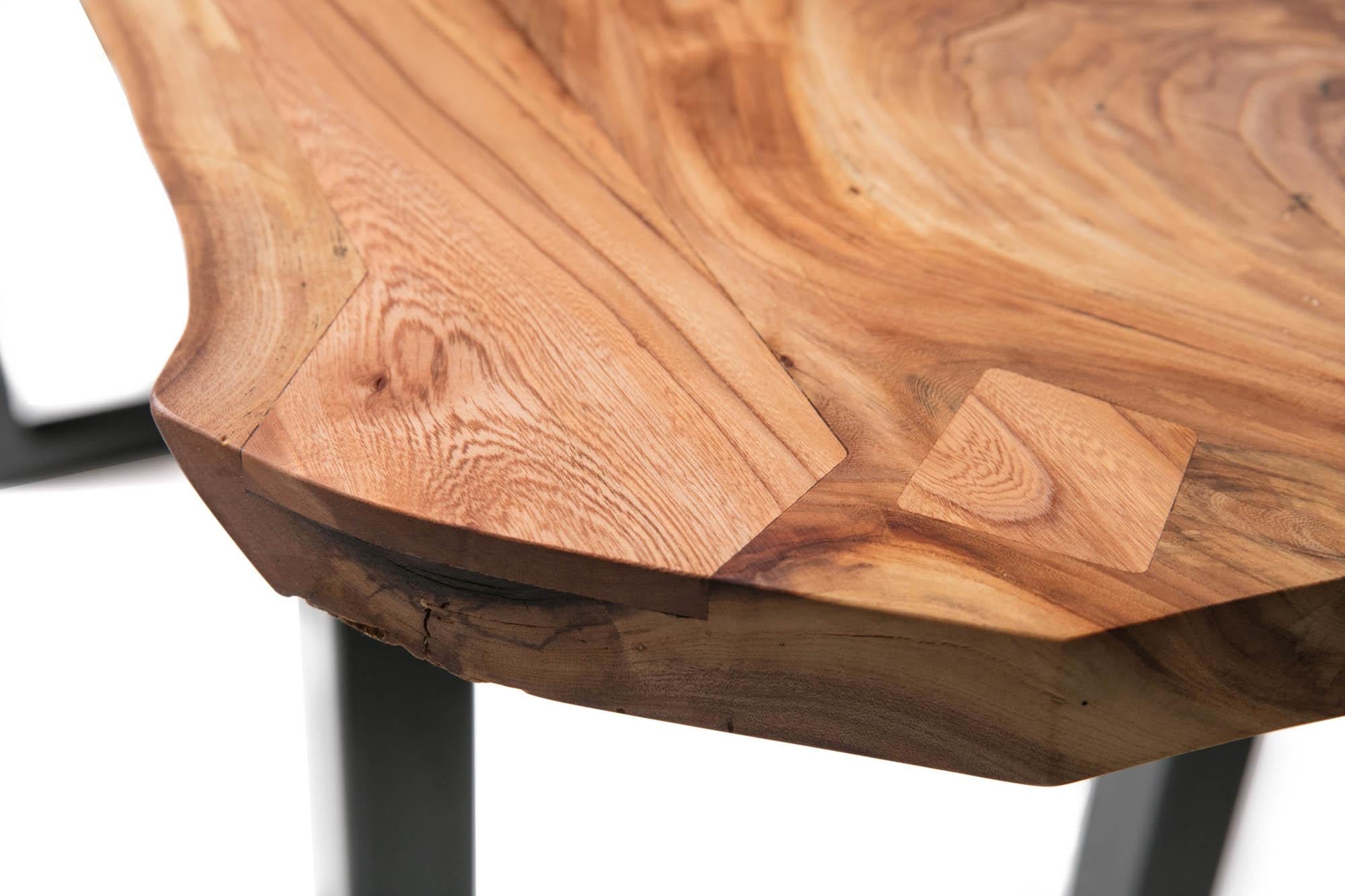 Live Edge Barhöhe Tisch aus pfirsichfarbenem Holz und geschwärztem Stahl von Alabama Sawyer (amerikanisch) im Angebot