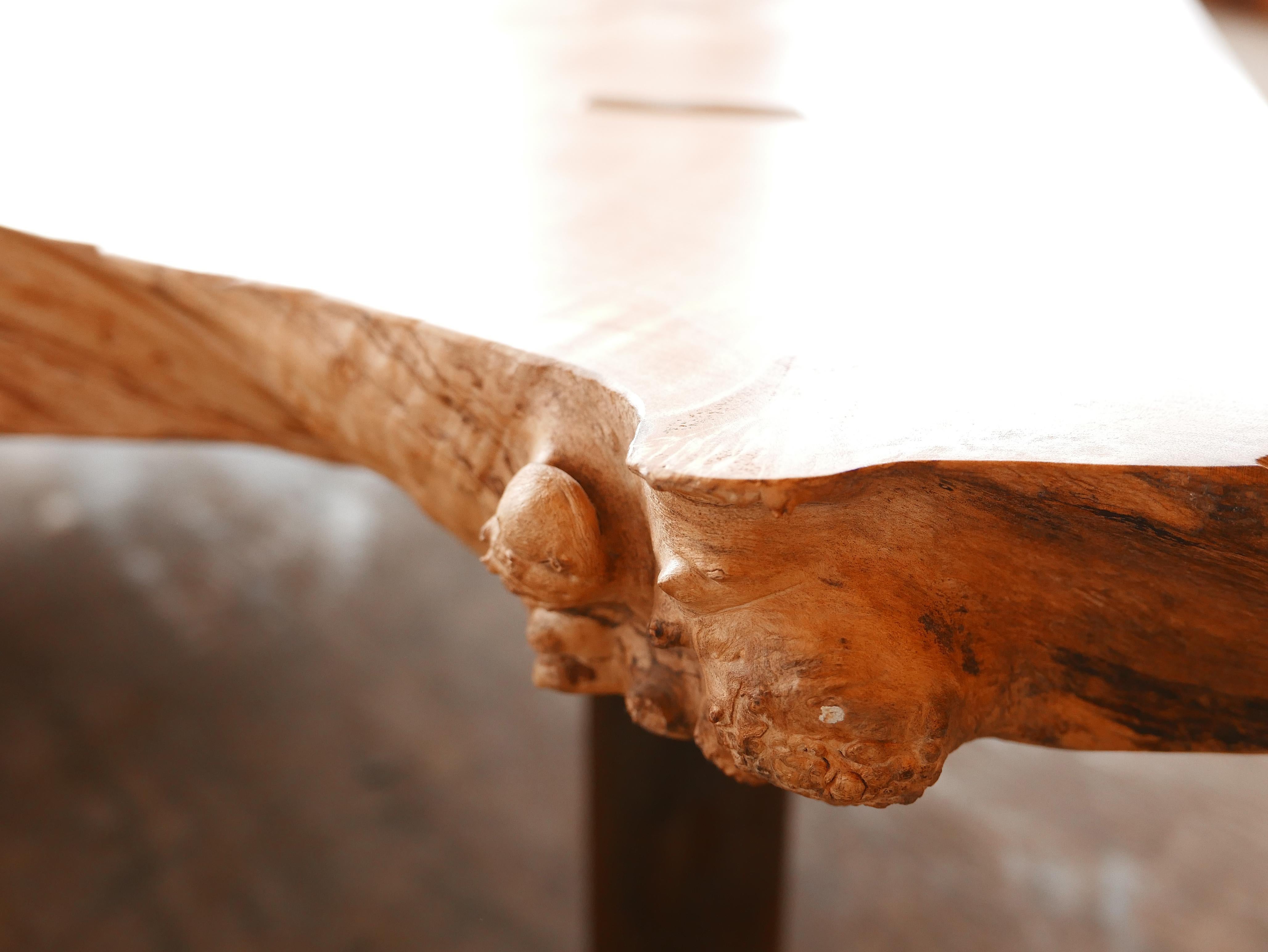 Table basse en érable et cuivre vieilli en vente 1