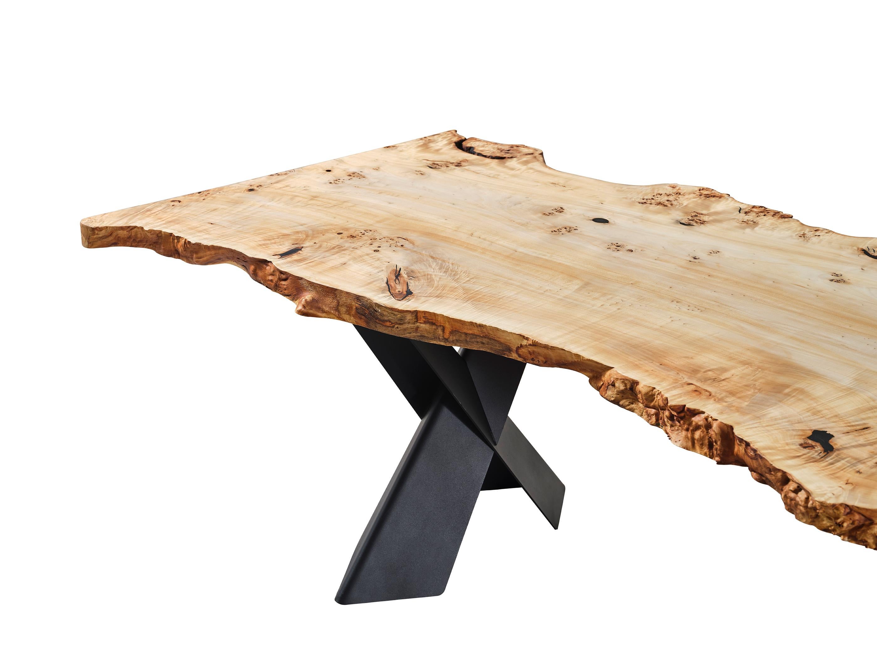 Résine époxy Table de cuisine Mappa Burl - Table de salle à manger en bois massif - Bois clair en vente