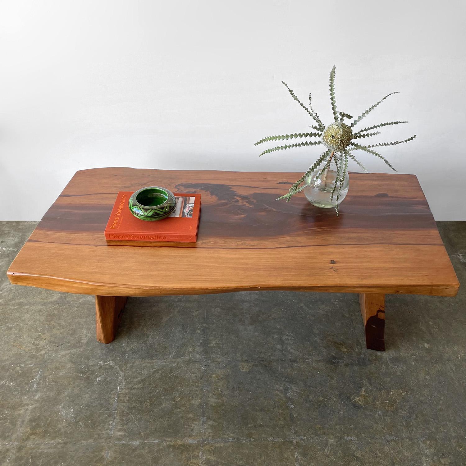 Table basse Live Edge du milieu du siècle dernier Bon état - En vente à Los Angeles, CA