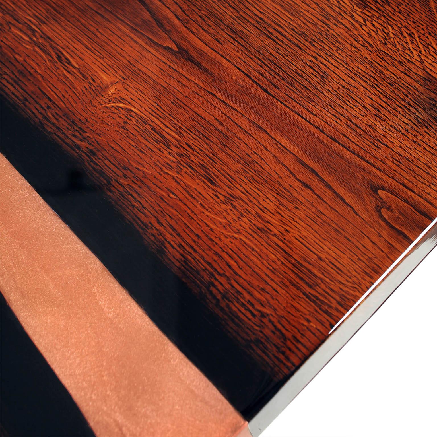 Table de salle à manger moderne classique en bois de chêne à bord vif et cuivre, finition laquée Neuf - En vente à Riga, LV