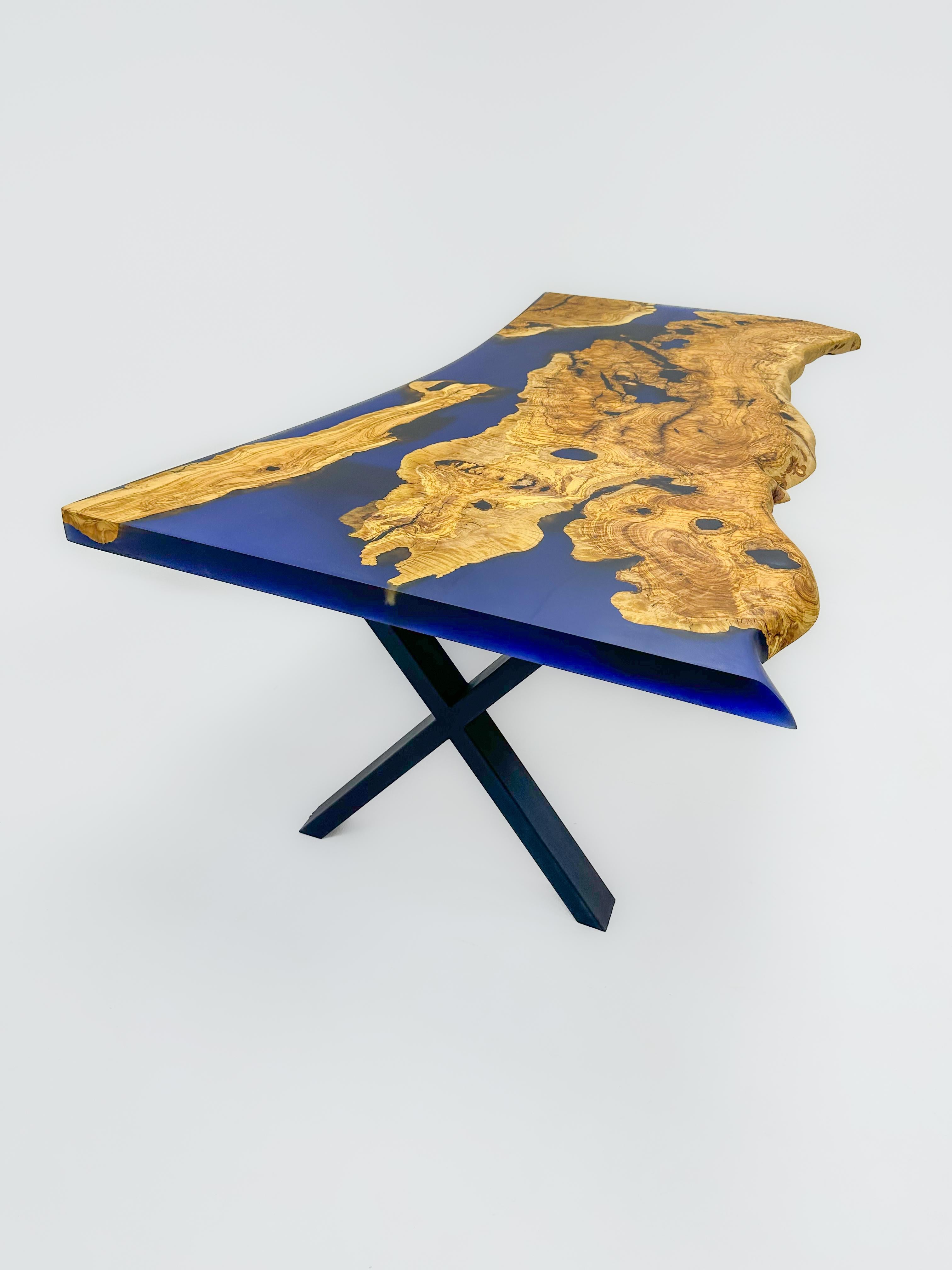 XXIe siècle et contemporain Table de salle à manger en bois d'olivier à bord vif en vente