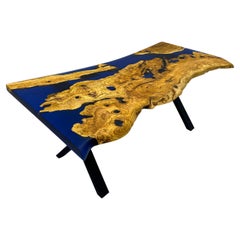 Mesa de comedor de madera de olivo con canto vivo