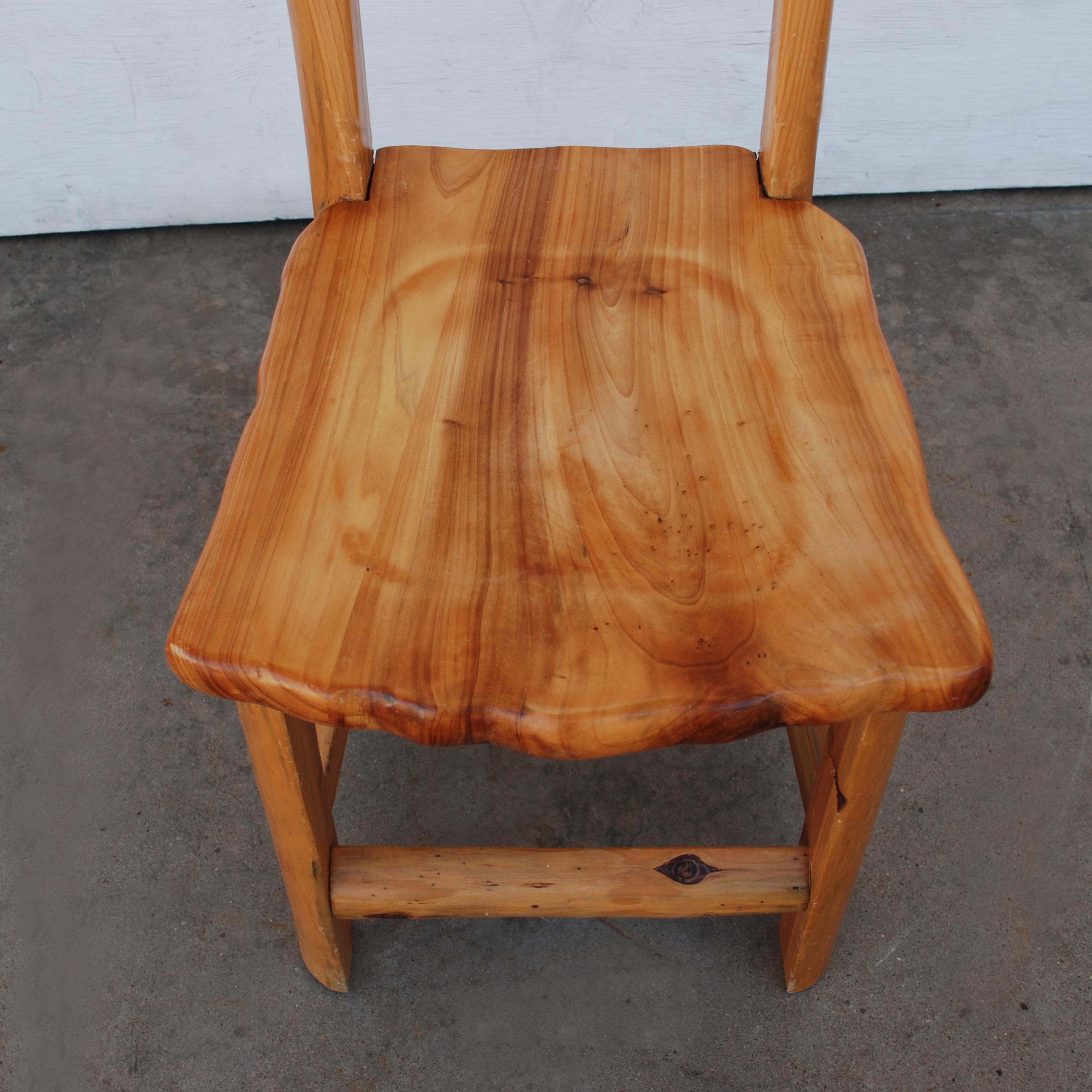 Chaise d'appoint en bois organique de forme libre à bord vif, en bois rouge Bon état - En vente à Pasadena, TX