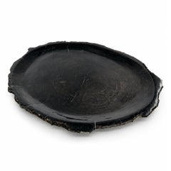 Centro de mesa con bandeja de madera petrificada con bordes naturales, 17"