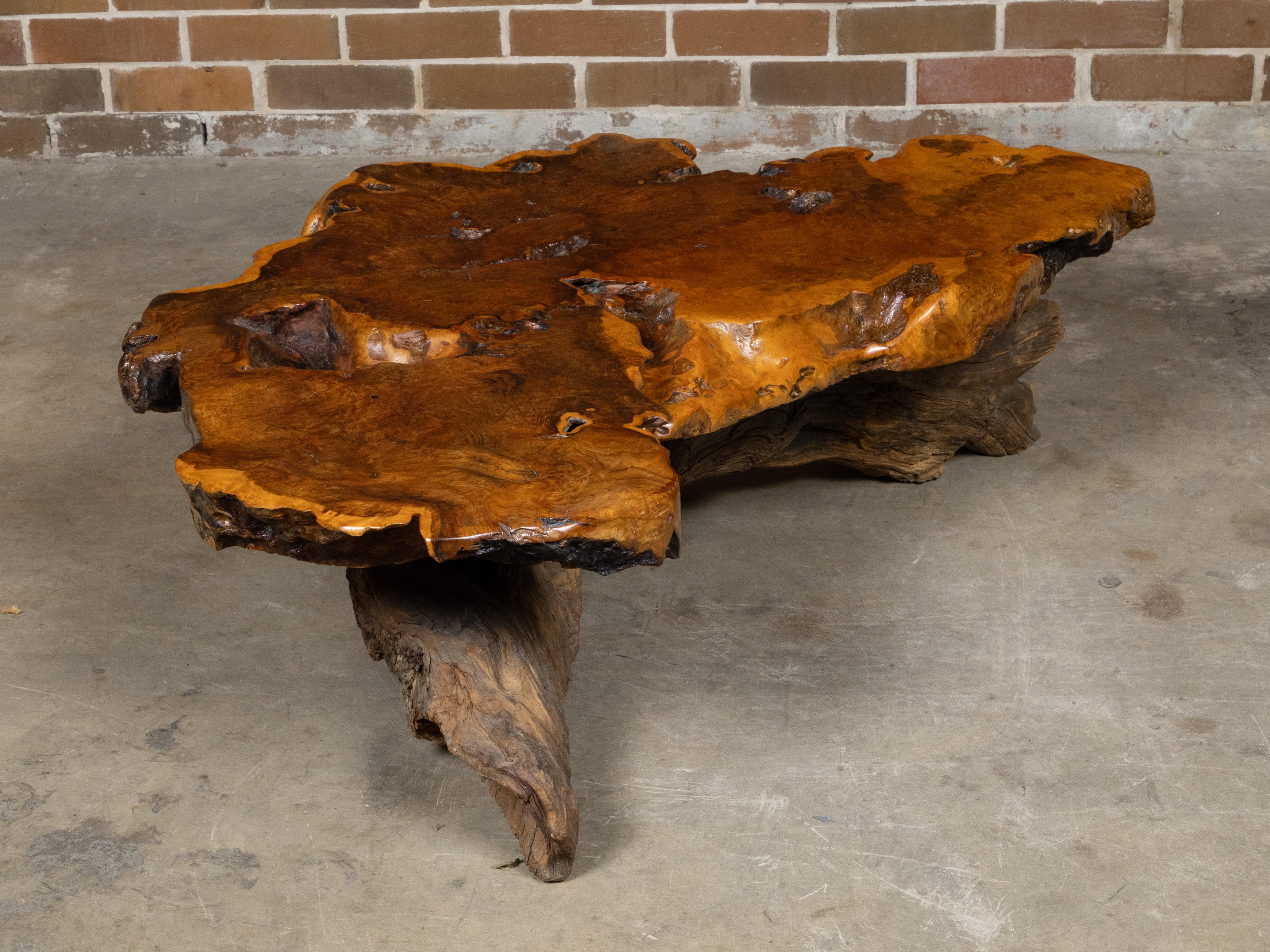 This exquisite vintage American live edge redwood coffee table exudes a rustic charm and natural elegance that effortlessly enhances any interior space. The table's live edge design showcases the organic beauty of the redwood, preserving the natural