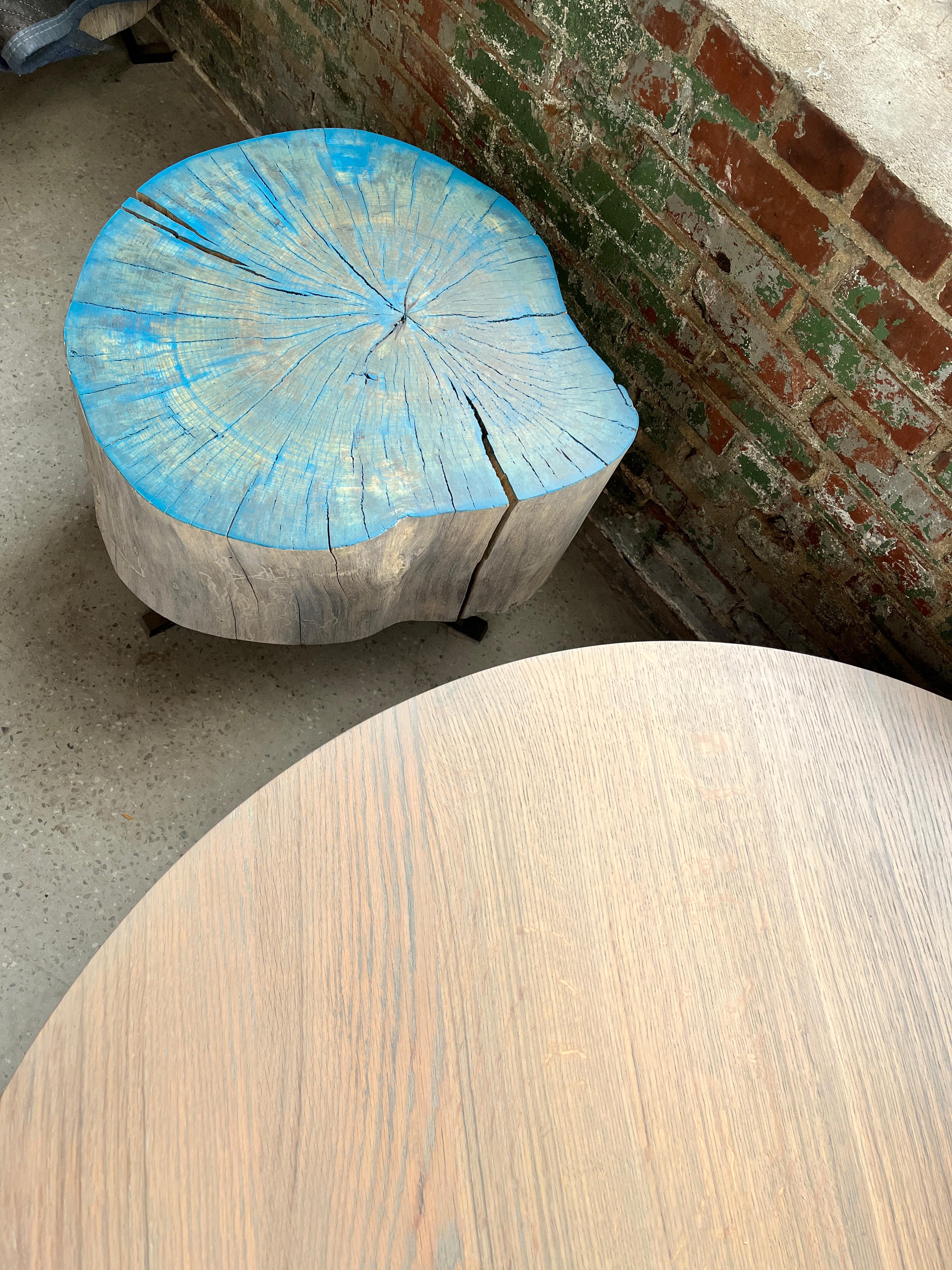 Américain Table d'appoint ronde à bord vif, table moderne en forme de Sputnik bleu organique en vente