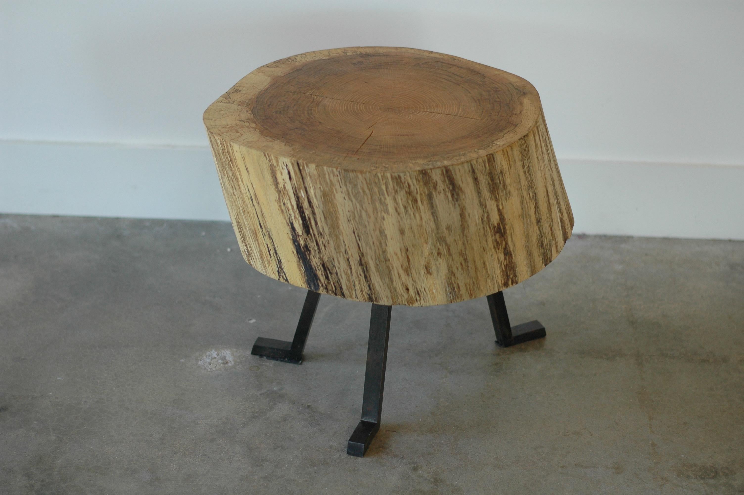 This Live Edge round side table in oak is an occasional table, a coffee table, or a side table. We call it the Sputnik table. It is certainly irregular and that’s why you’ll love it. The three metal legs attached to live edge piece timber evoke the