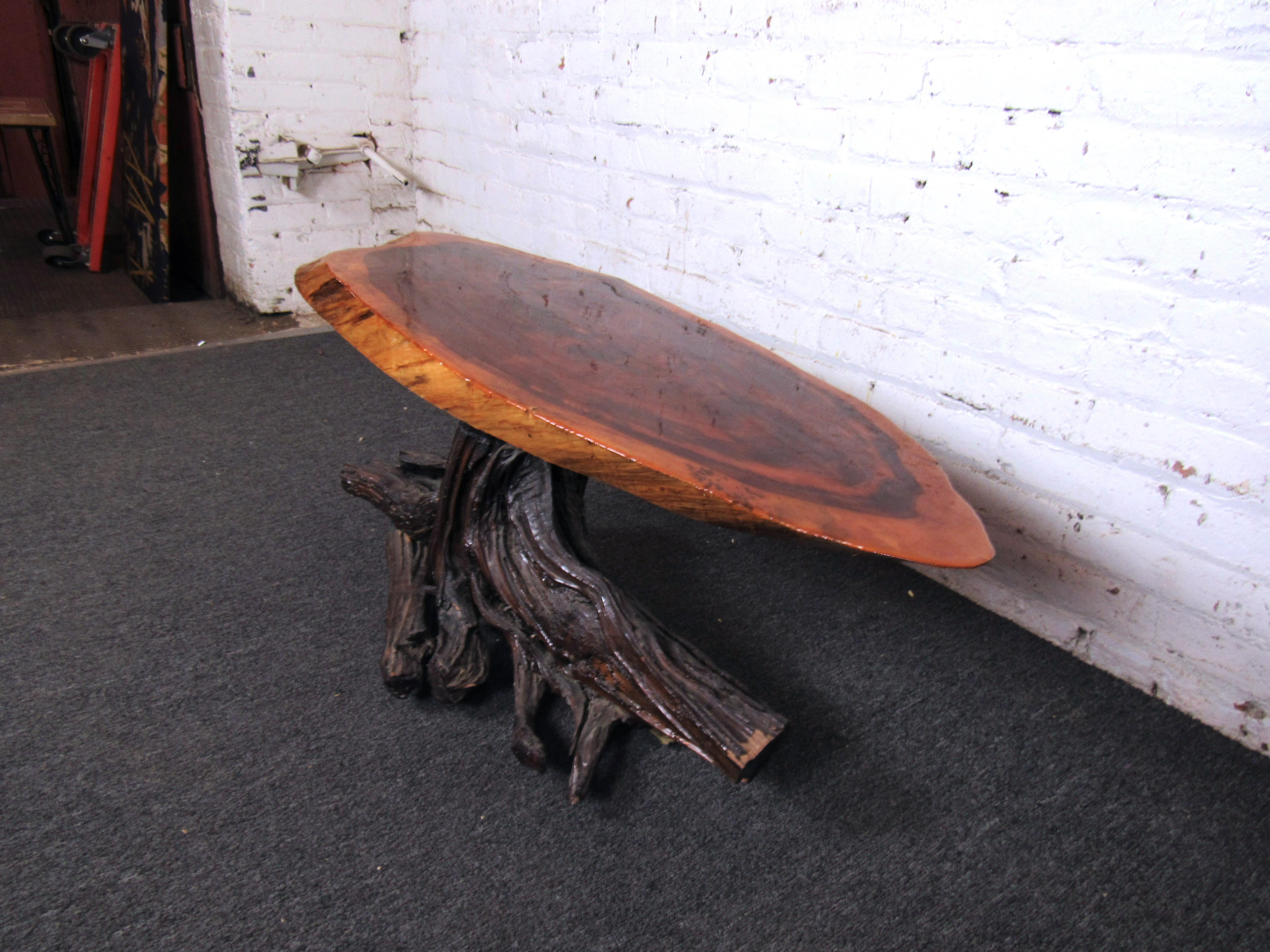 Live Edge Side Table In Good Condition For Sale In Brooklyn, NY