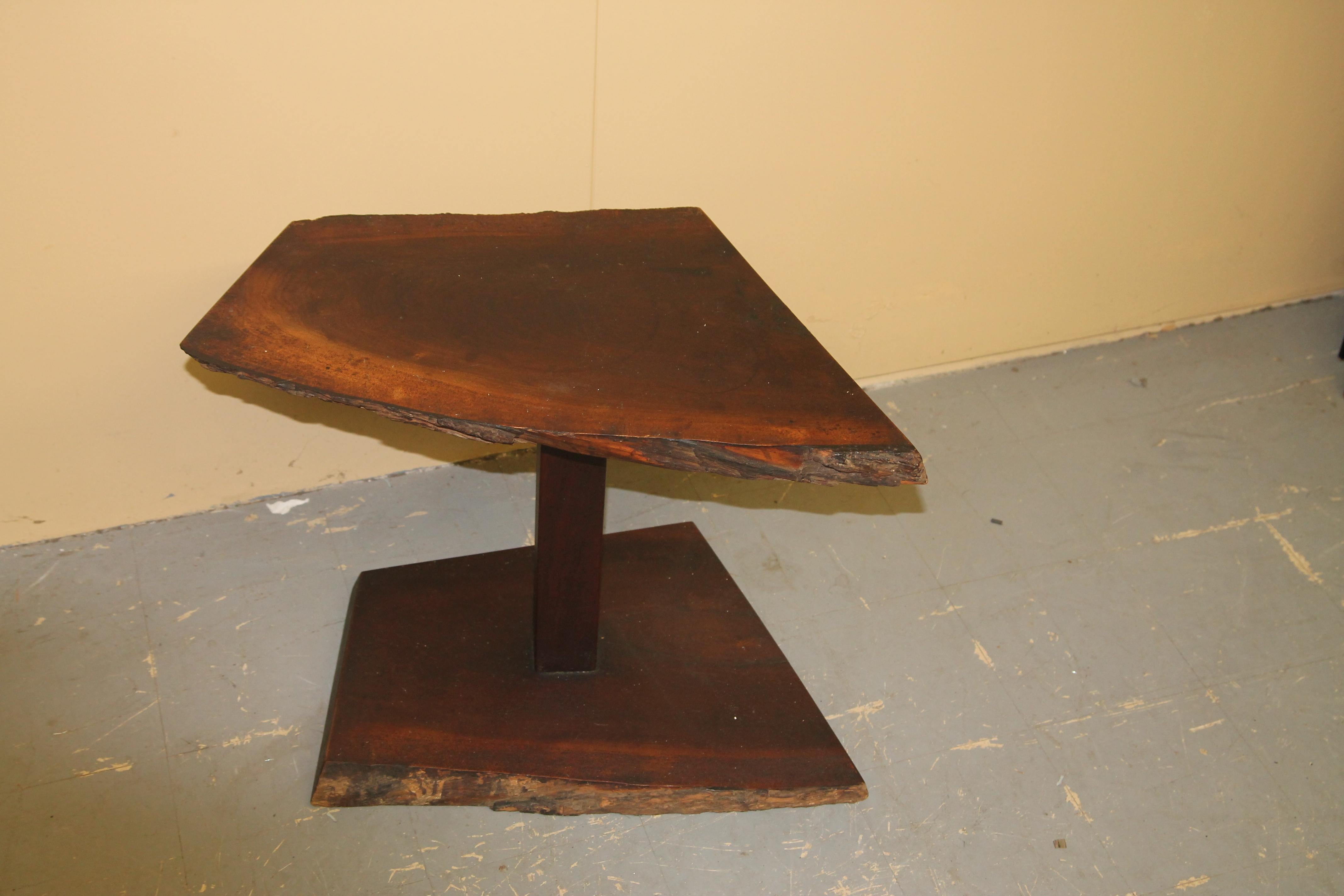 Live Edge Side Table In Good Condition For Sale In Asbury Park, NJ