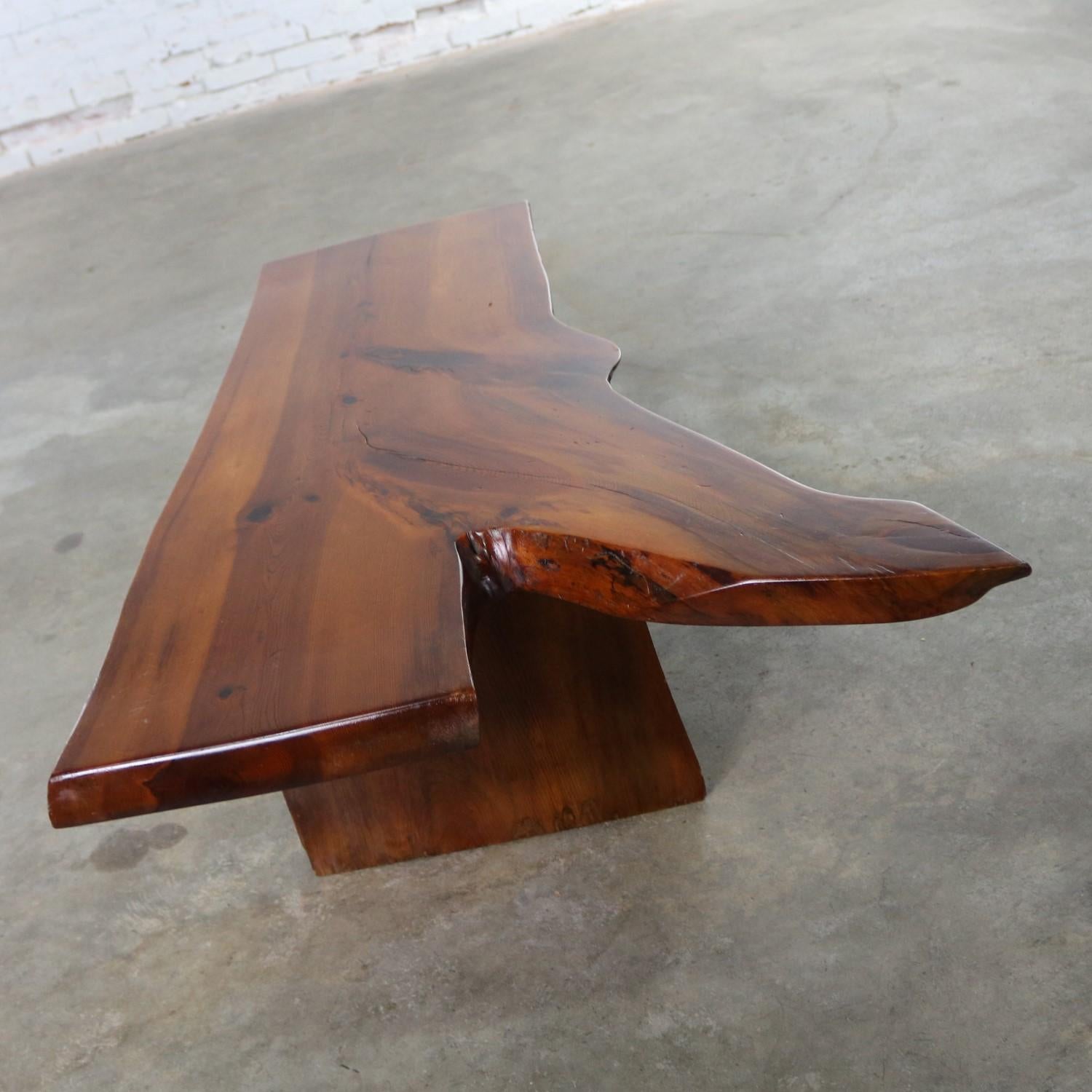 Mid-Century Modern Table basse ou banc en dalles de bois massif à bord vif dans le style de George Nakashima en vente