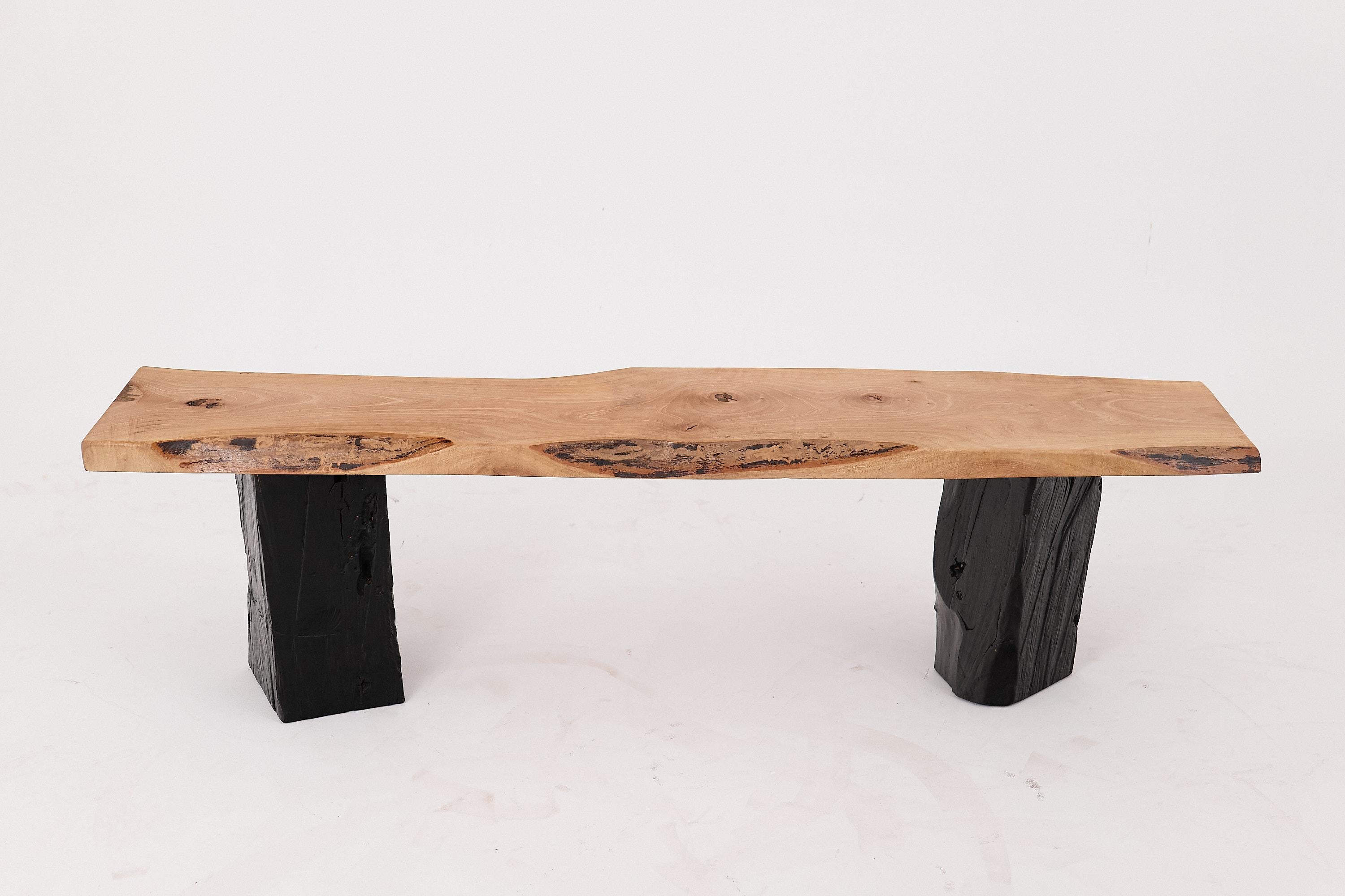 Sitzbank aus Massivholz mit verkohlten Beinen, organisch modern von Logniture im Angebot 9