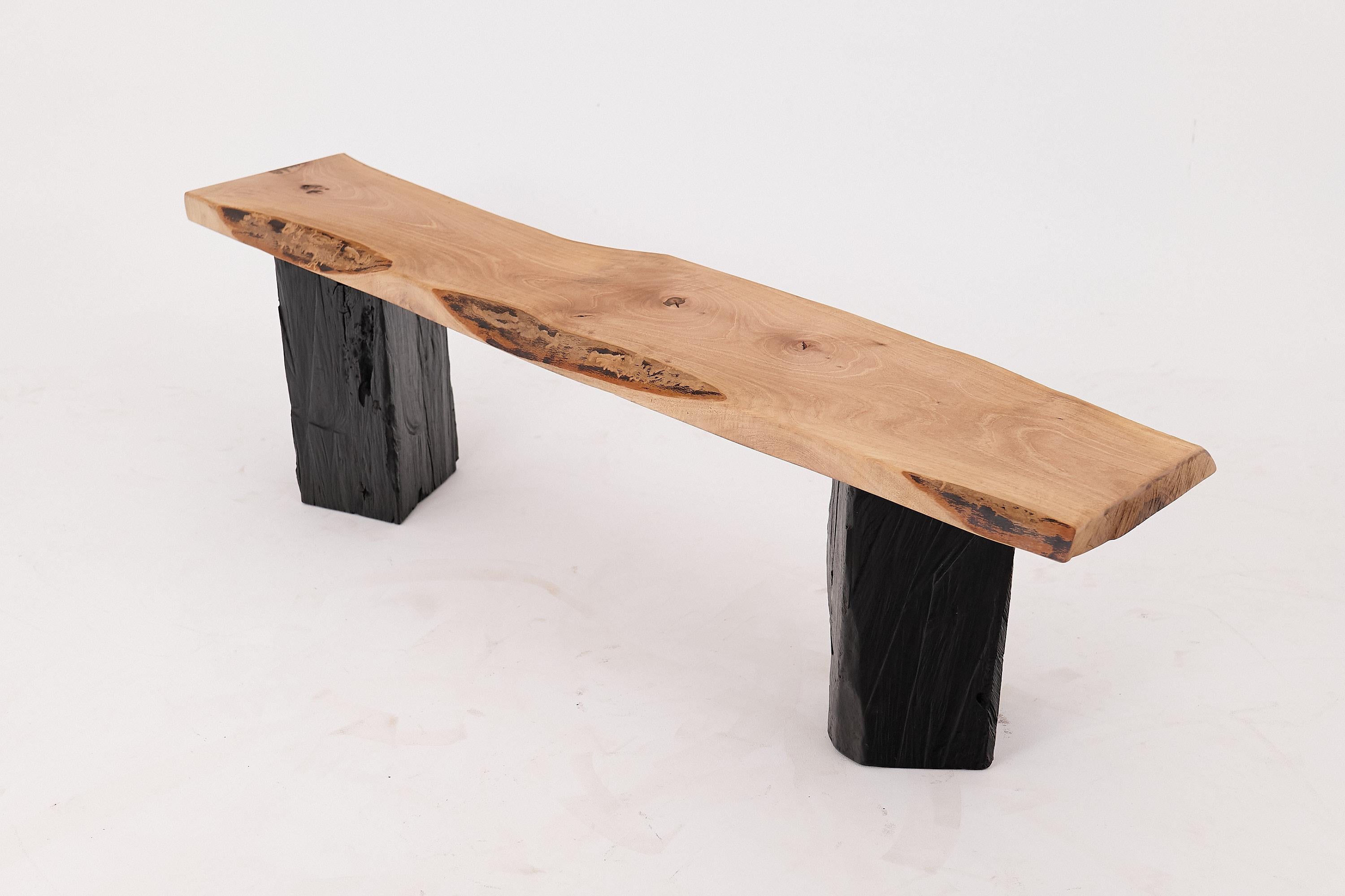 Sitzbank aus Massivholz mit verkohlten Beinen, organisch modern von Logniture im Angebot 11