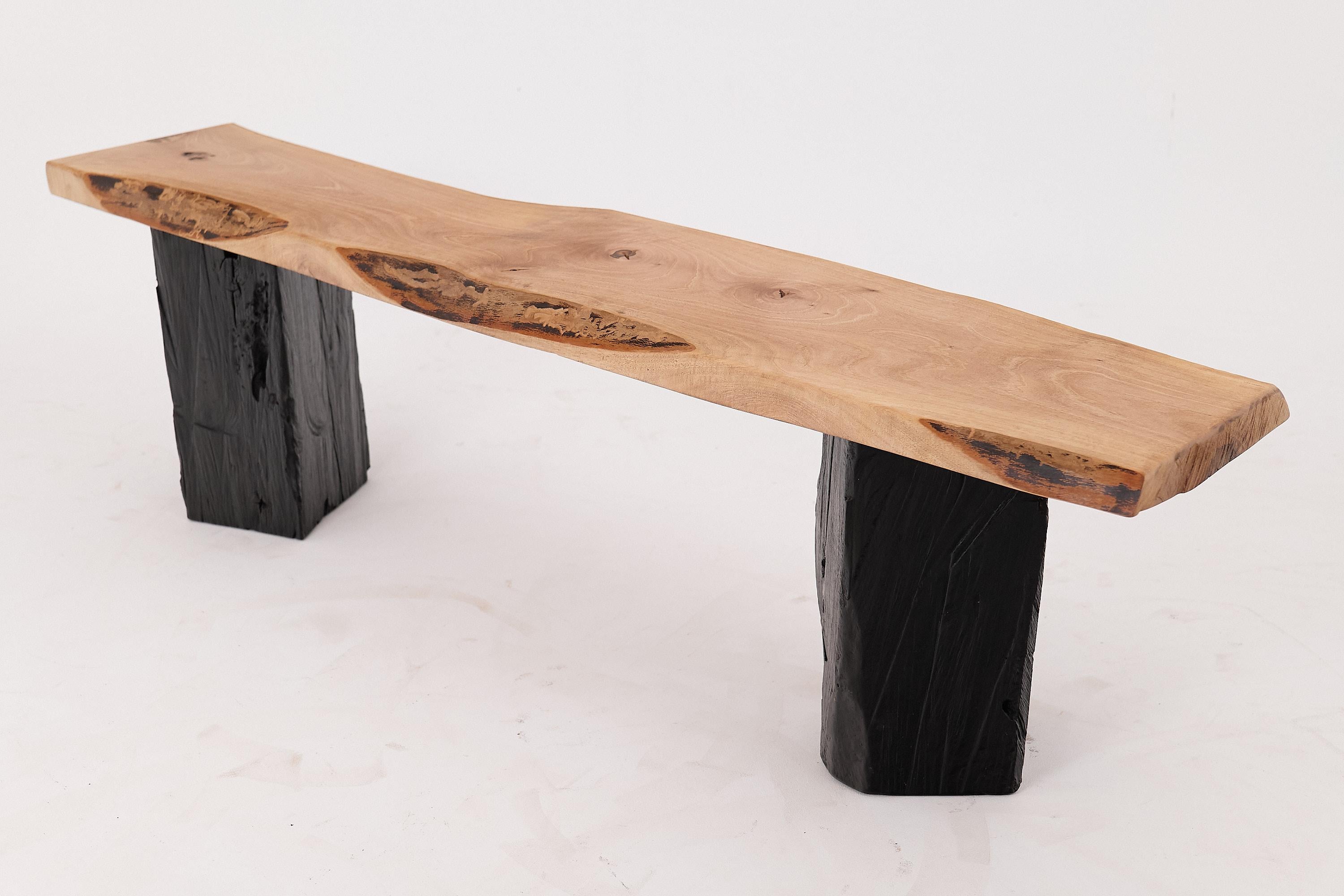 Sitzbank aus Massivholz mit verkohlten Beinen, organisch modern von Logniture im Angebot 12