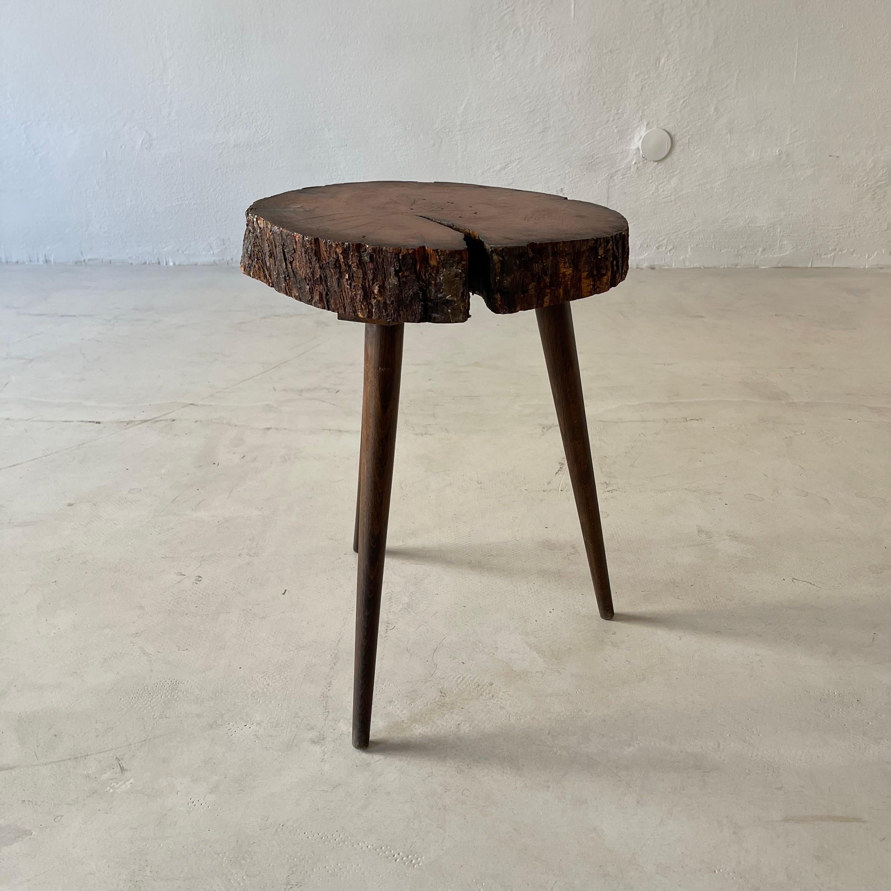 Live Edge Tree Trunk Side Table France, 1950s In Good Condition In Vienna, AT