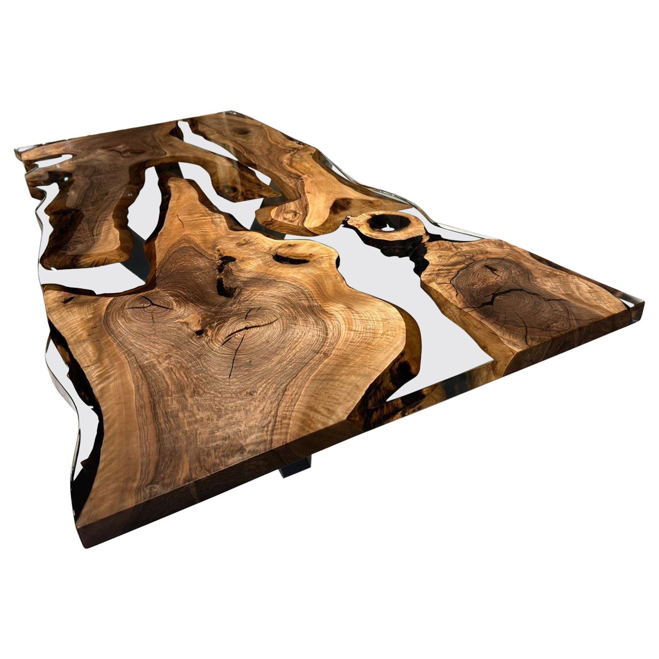 Mesa de Comedor Moderna de Madera de Nogal con Borde Vivo Resina Epoxi Transparente en venta