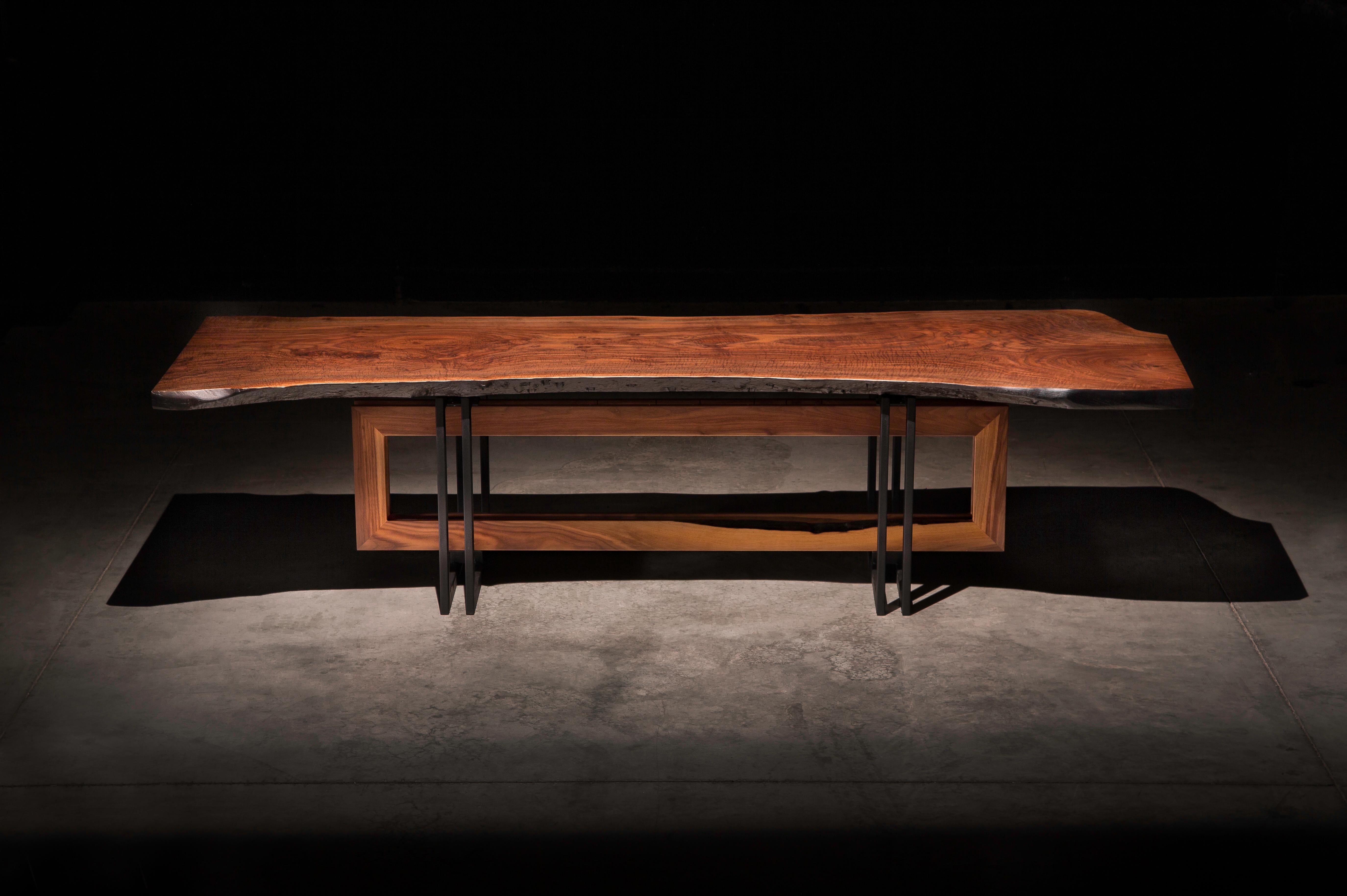 Américain Table de salle à manger Alter « Alter Dining Table » avec plateau en noyer à bord vif sur base en acier noir et noyer massif en vente