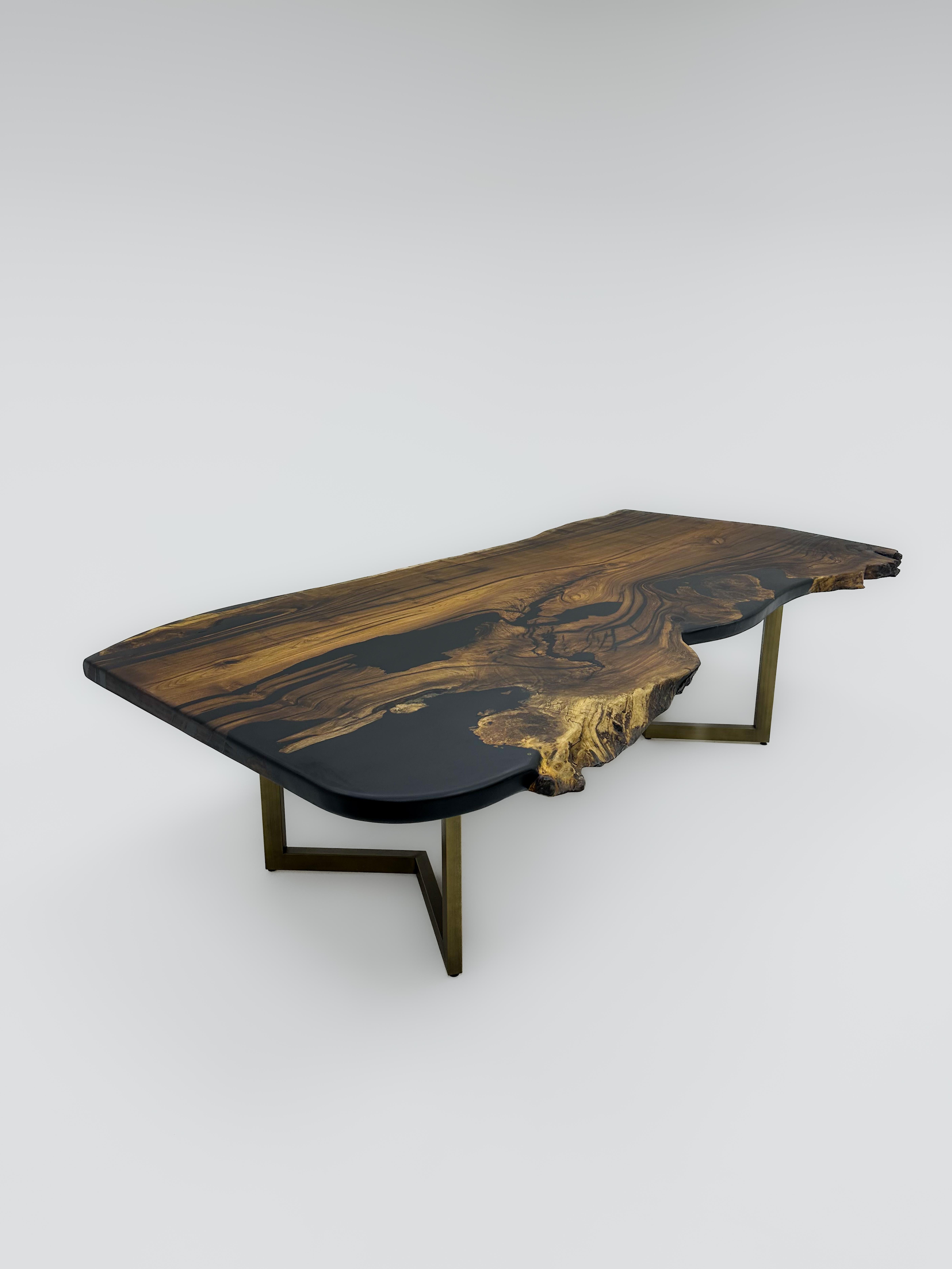 Live Edge Walnut Wooden Dining Table In New Condition For Sale In İnegöl, TR