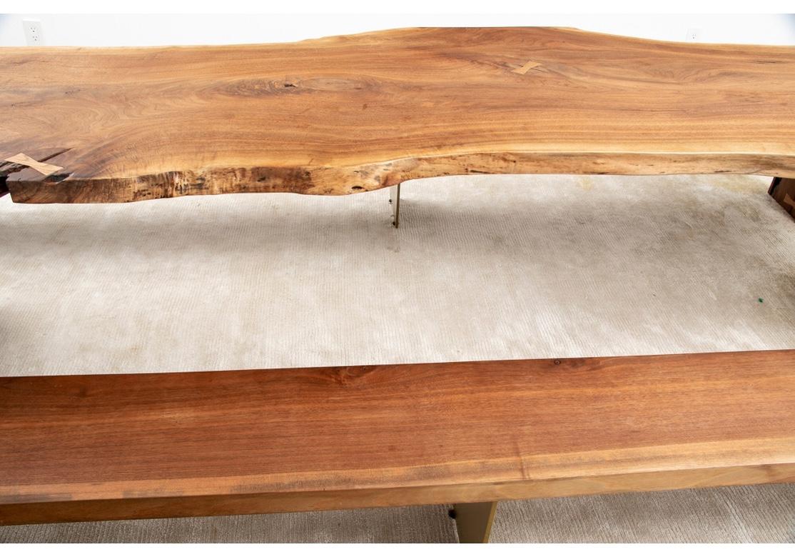Esstisch und Bank aus Holz mit naturbelassenen Kanten, Paar nach George Nakashima  im Angebot 6
