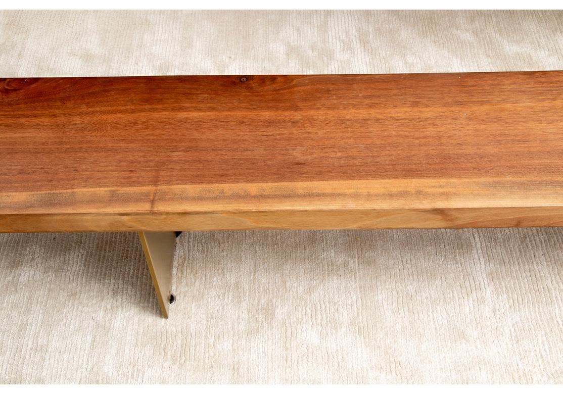Esstisch und Bank aus Holz mit naturbelassenen Kanten, Paar nach George Nakashima  im Angebot 8
