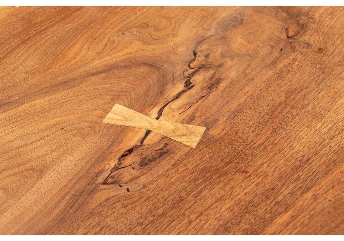 Esstisch und Bank aus Holz mit naturbelassenen Kanten, Paar nach George Nakashima  im Angebot 9