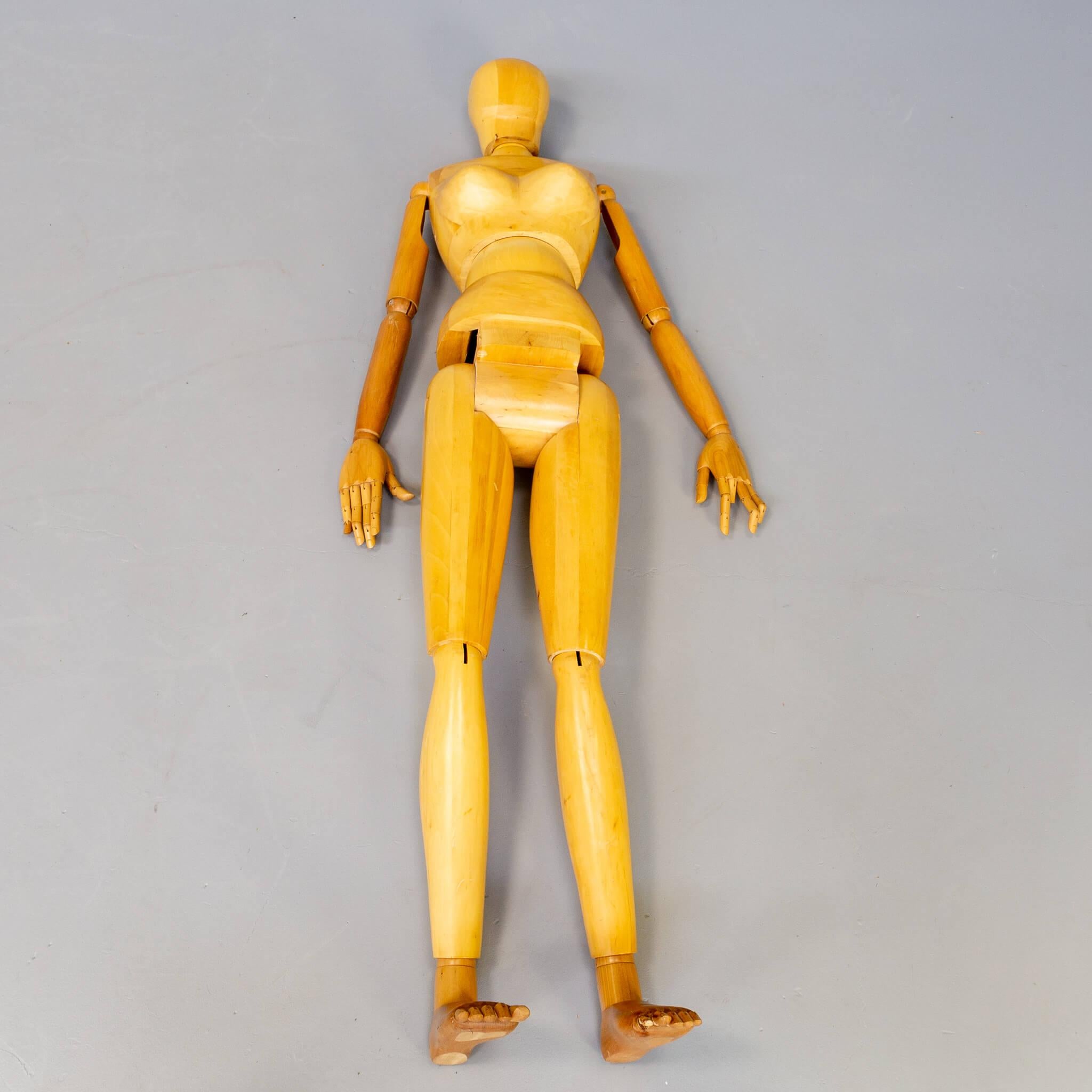 Beech Live-Size Articulated Wooden Artist Model Mannequin For Sale