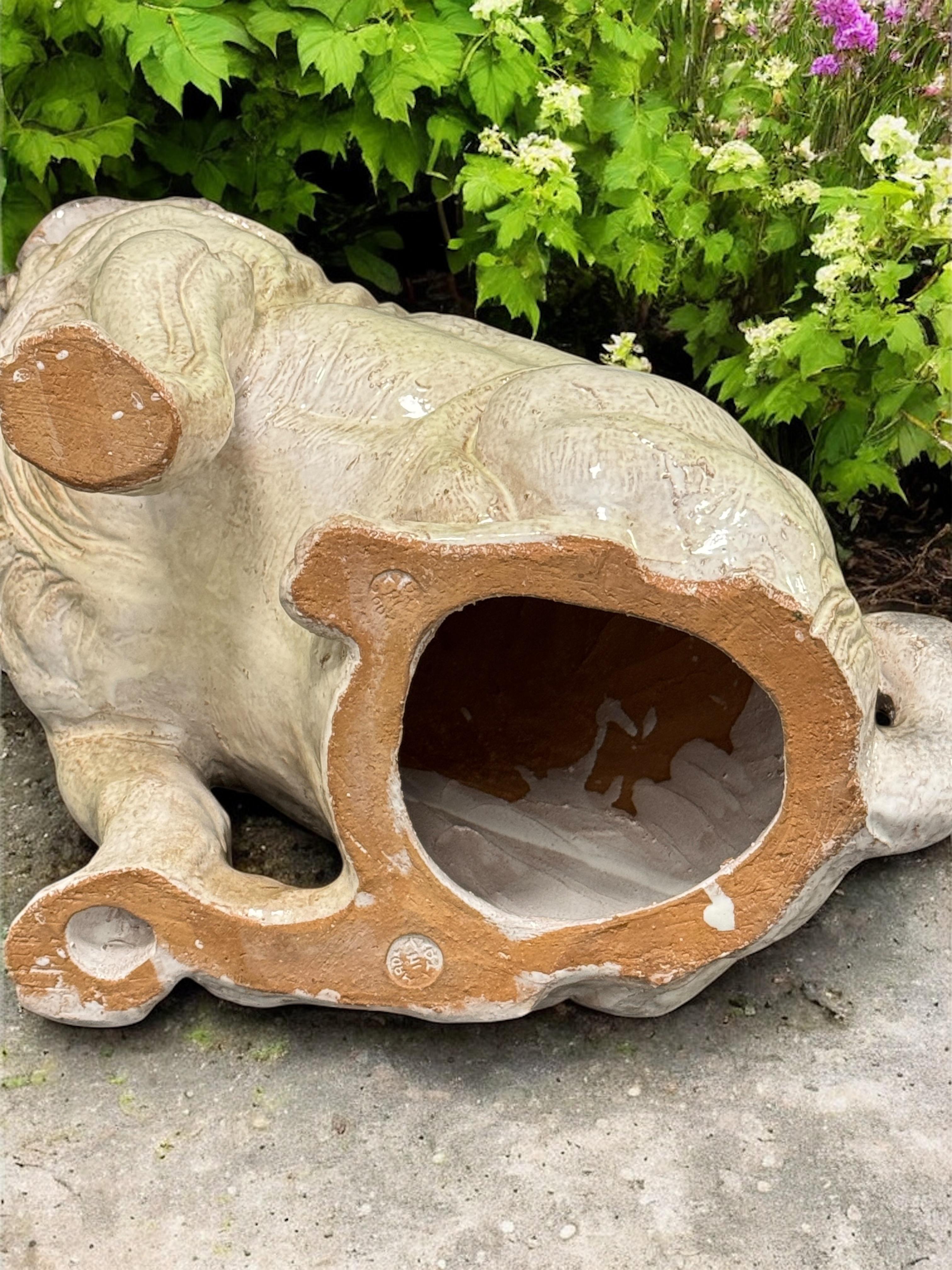 Metà XX secolo Statua di cane in terracotta del carlino italiano a grandezza naturale Vintage, anni '60 in vendita
