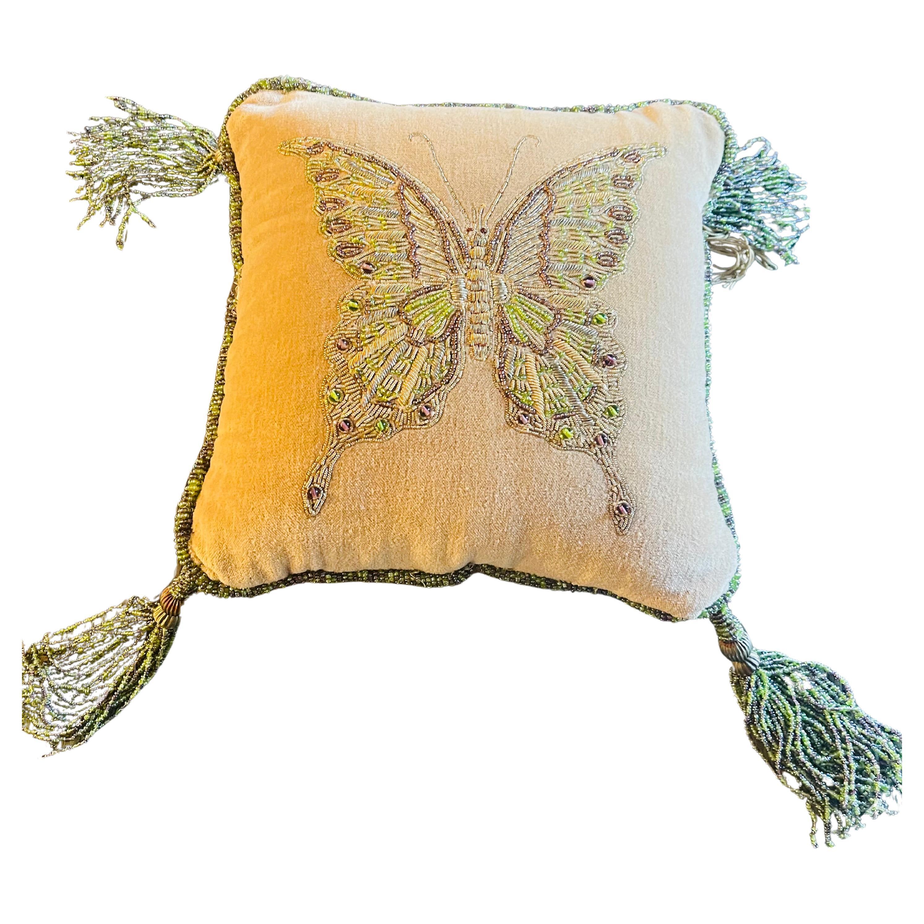 Lovely Beaded Velvet Butterfly Pillow with Tassels en vente