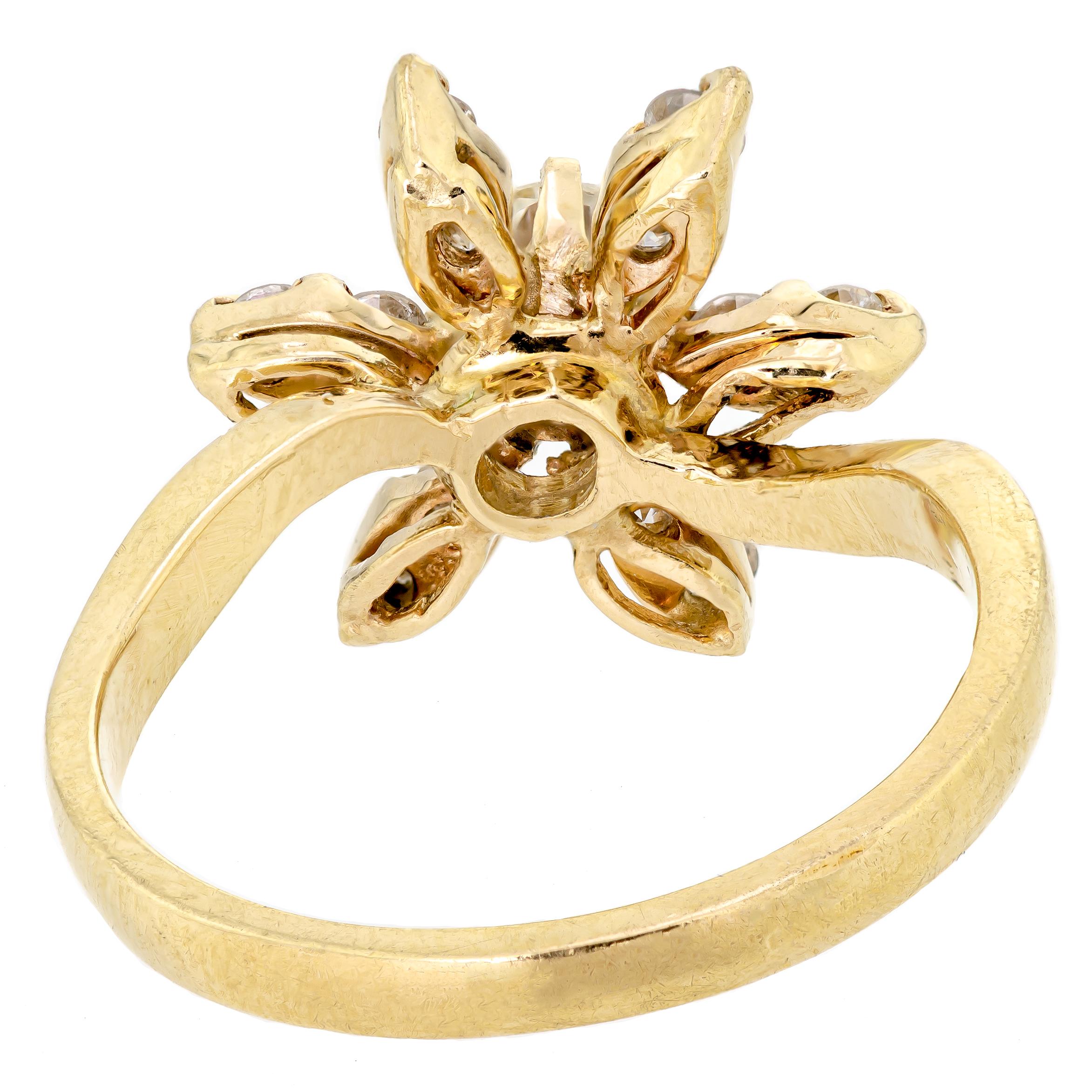 Lively Diamond and 14k Yellow Gold Flower Ring  In Good Condition For Sale In Wheaton, IL