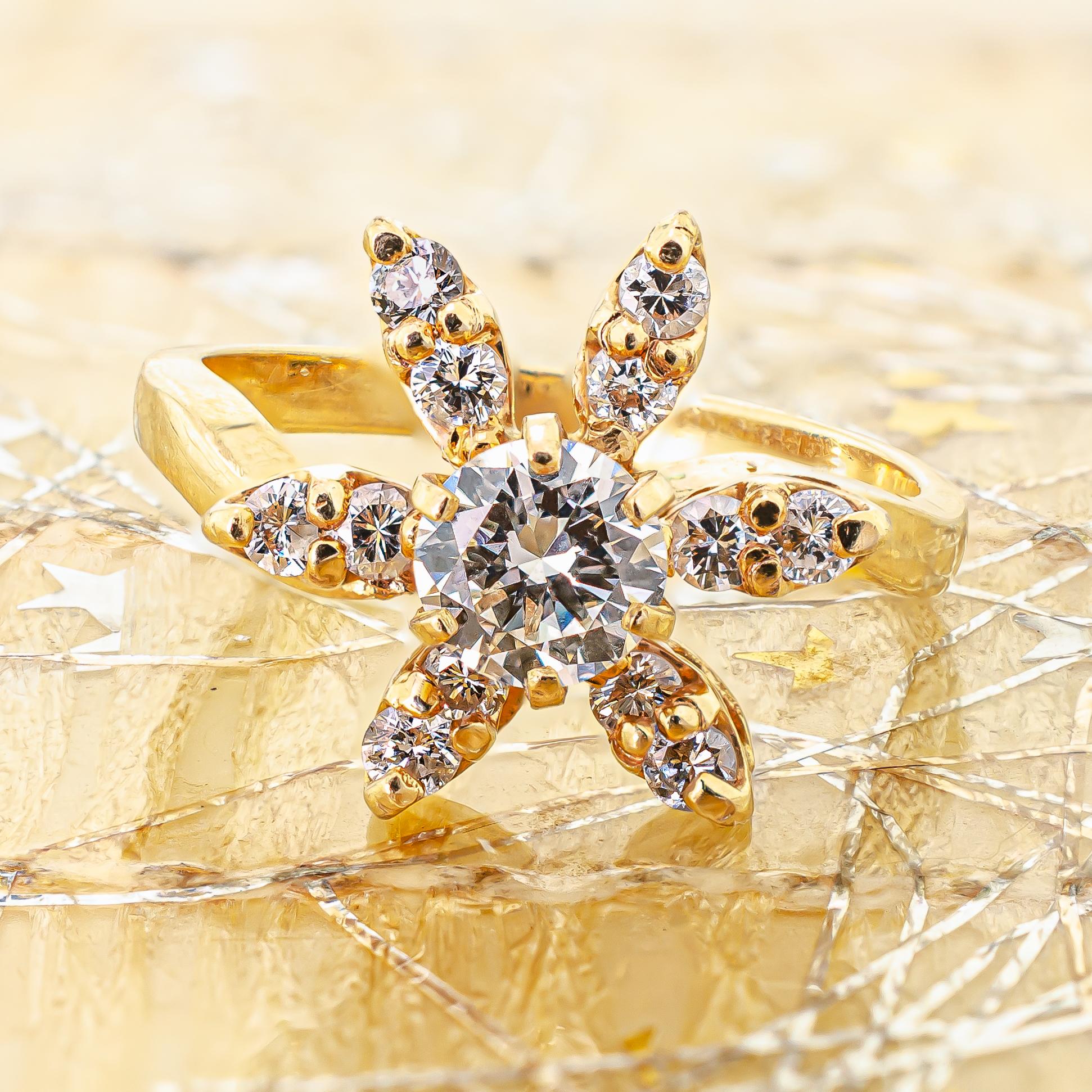 Lively Diamond and 14 Karat Yellow Gold Flower Ring For Sale 1