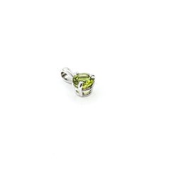 Colgante de peridoto vivo en oro blanco de 14k