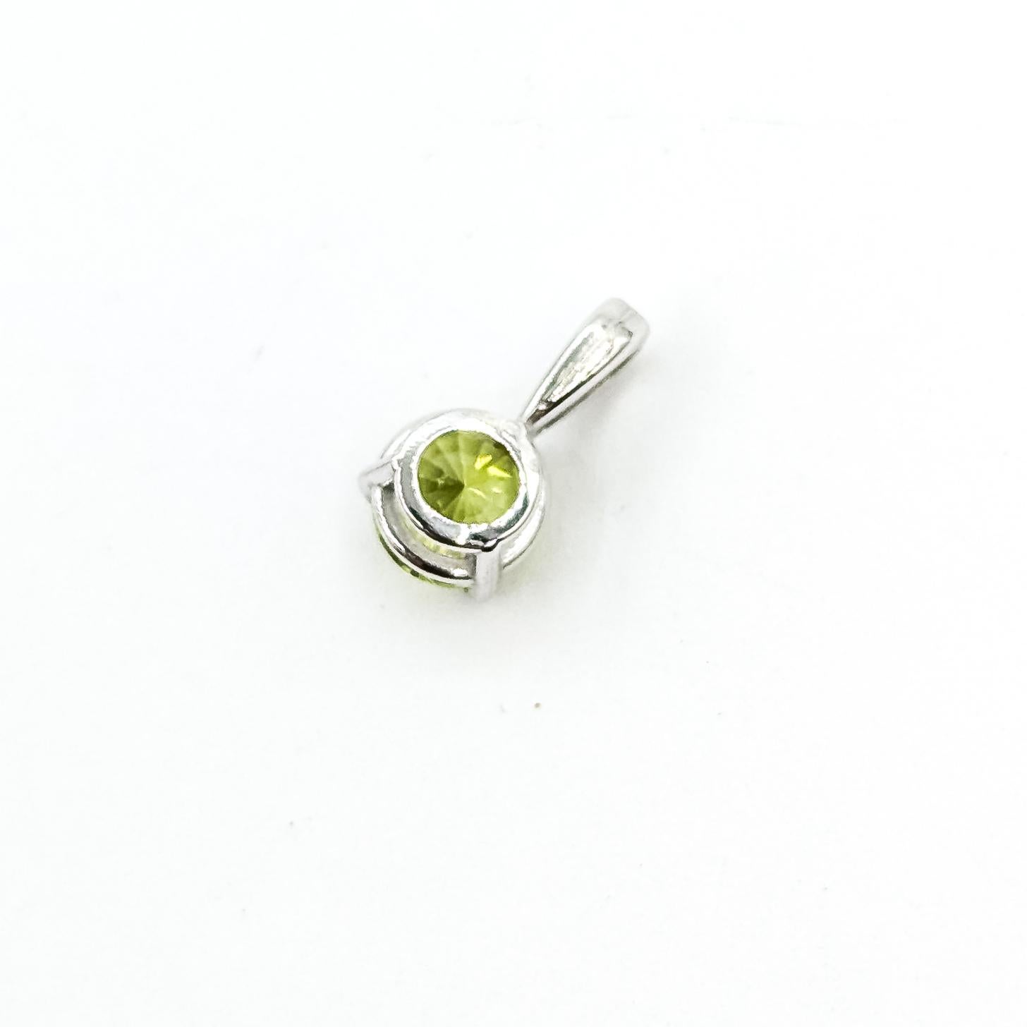 Pendentif Lively Peridot en or blanc 14k Excellent état - En vente à Bloomington, MN