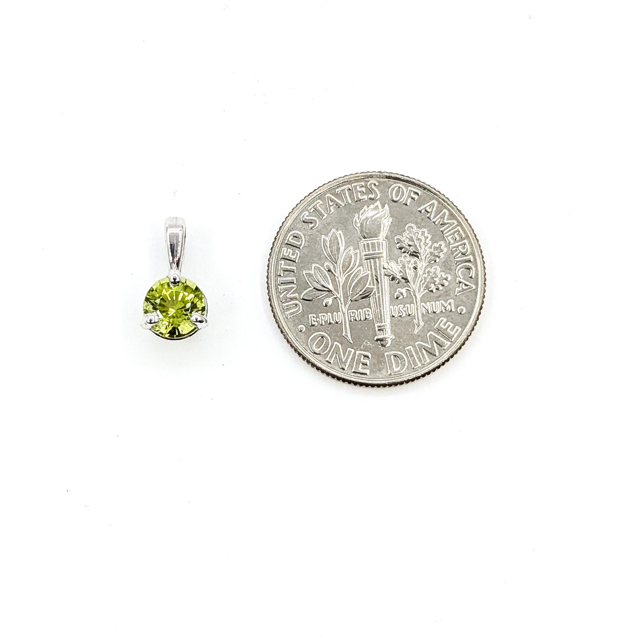 Pendentif Lively Peridot en or blanc 14k Pour femmes en vente