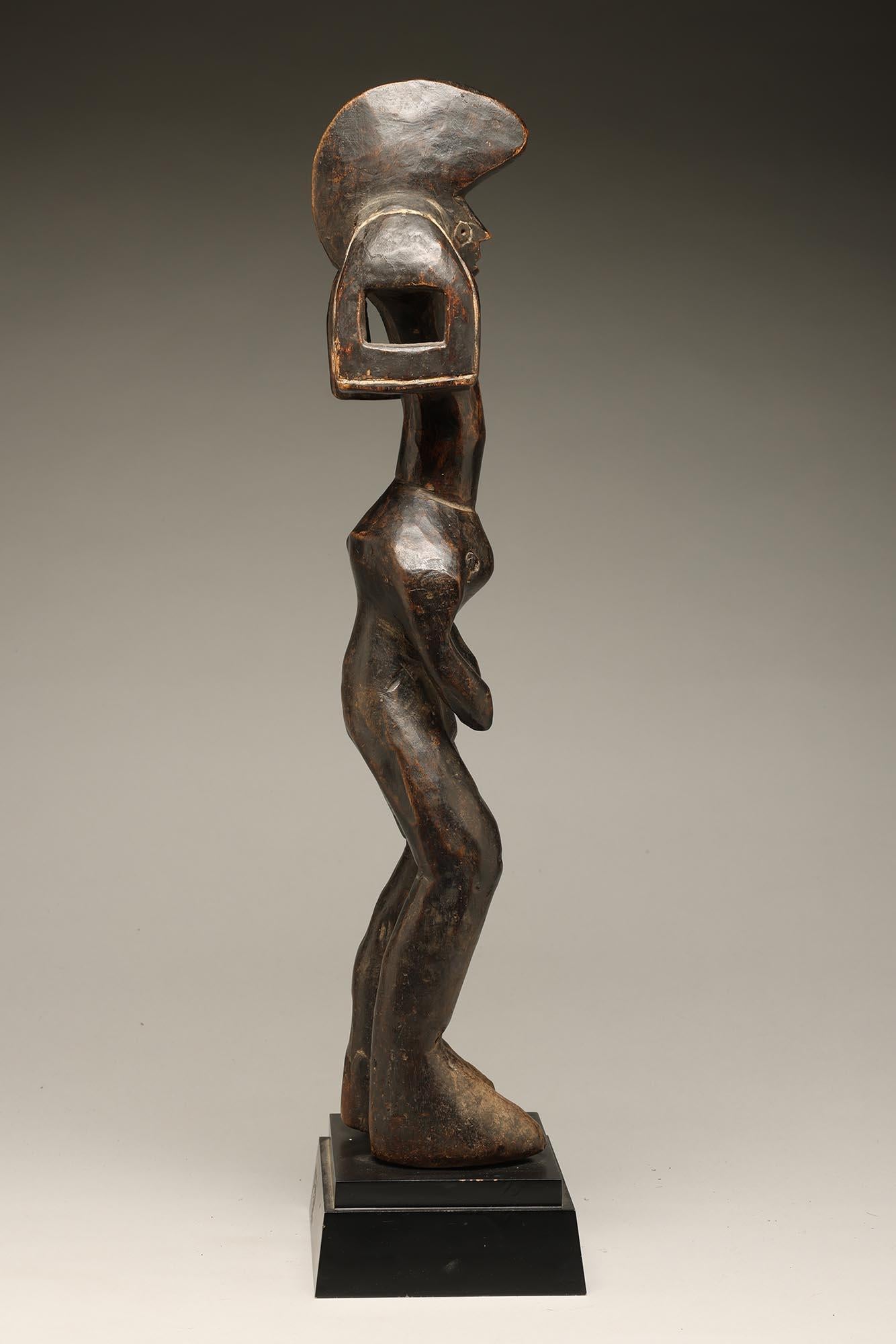 Figura Mumuye animada de pie con rostro expresivo, pelo abierto, cresta, publicado en Bastante bueno estado para la venta en Point Richmond, CA