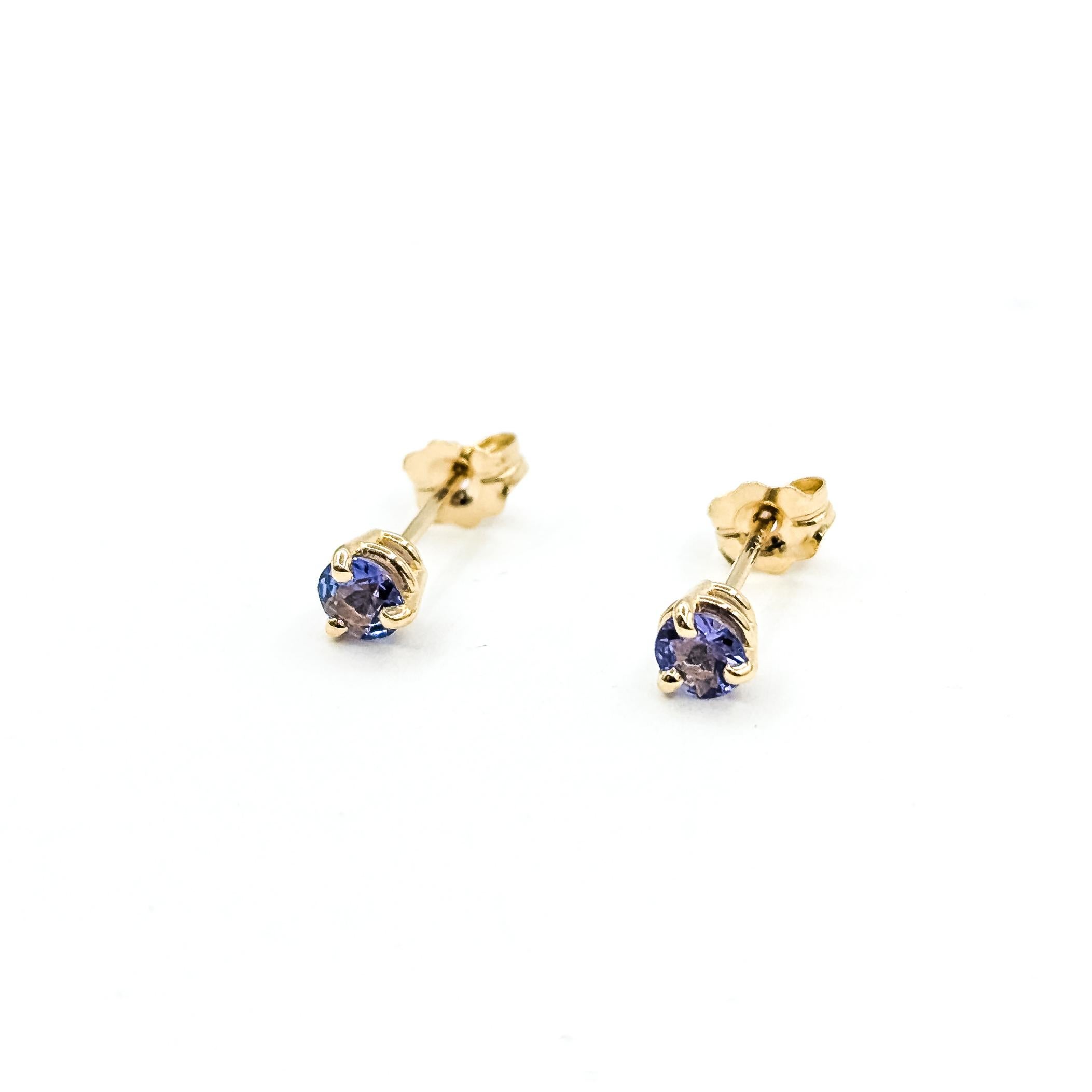 Contemporaneo Orecchini con tanzanite vivace in oro giallo 14k in vendita
