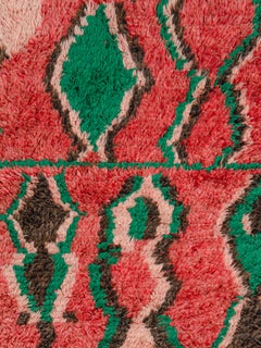 Vivid tapis Boujad marocain vintage dans une palette de couleurs vives curated by Breuckelen Berber
