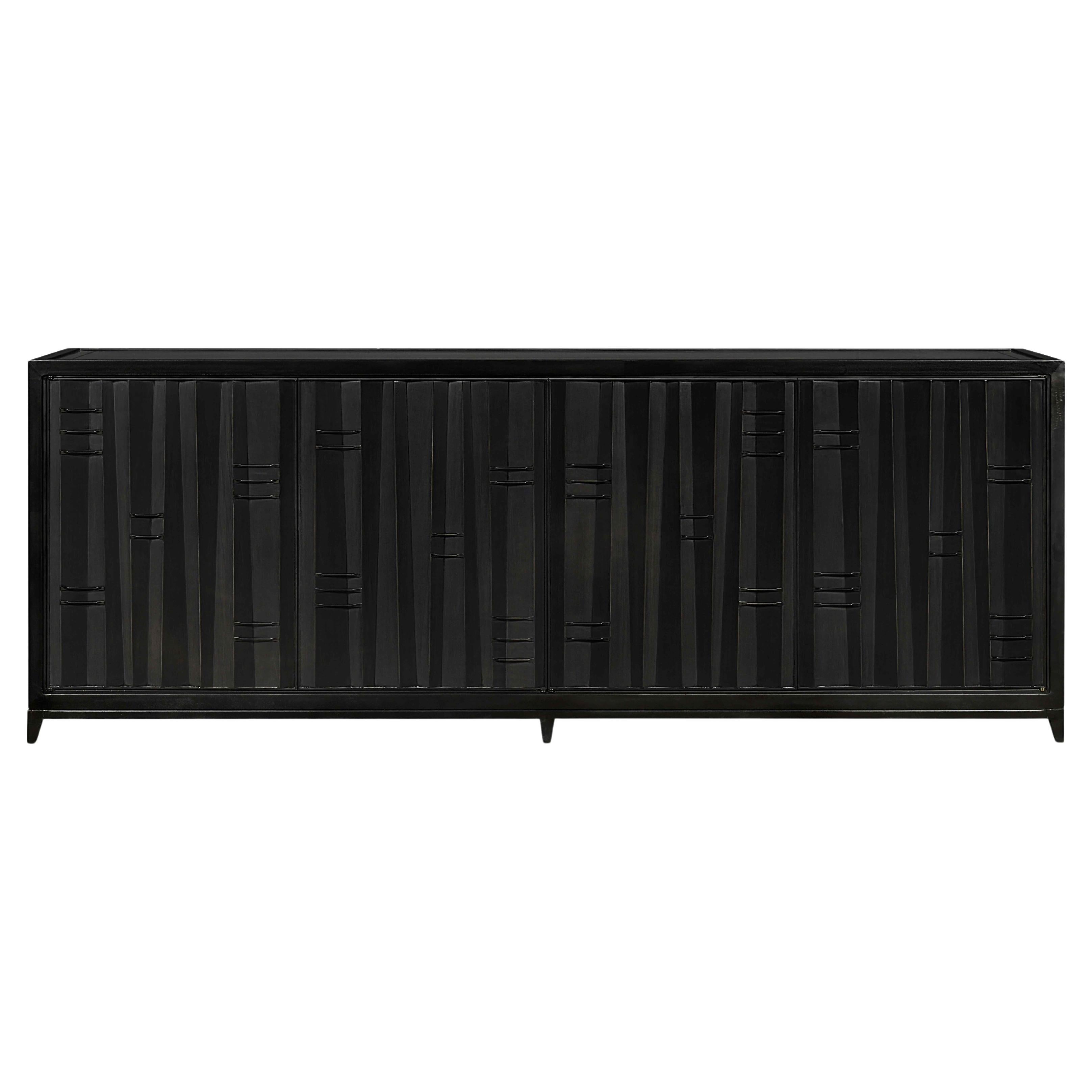 Buffet Livenzo con base semplice e ante con modanature che danno movimento