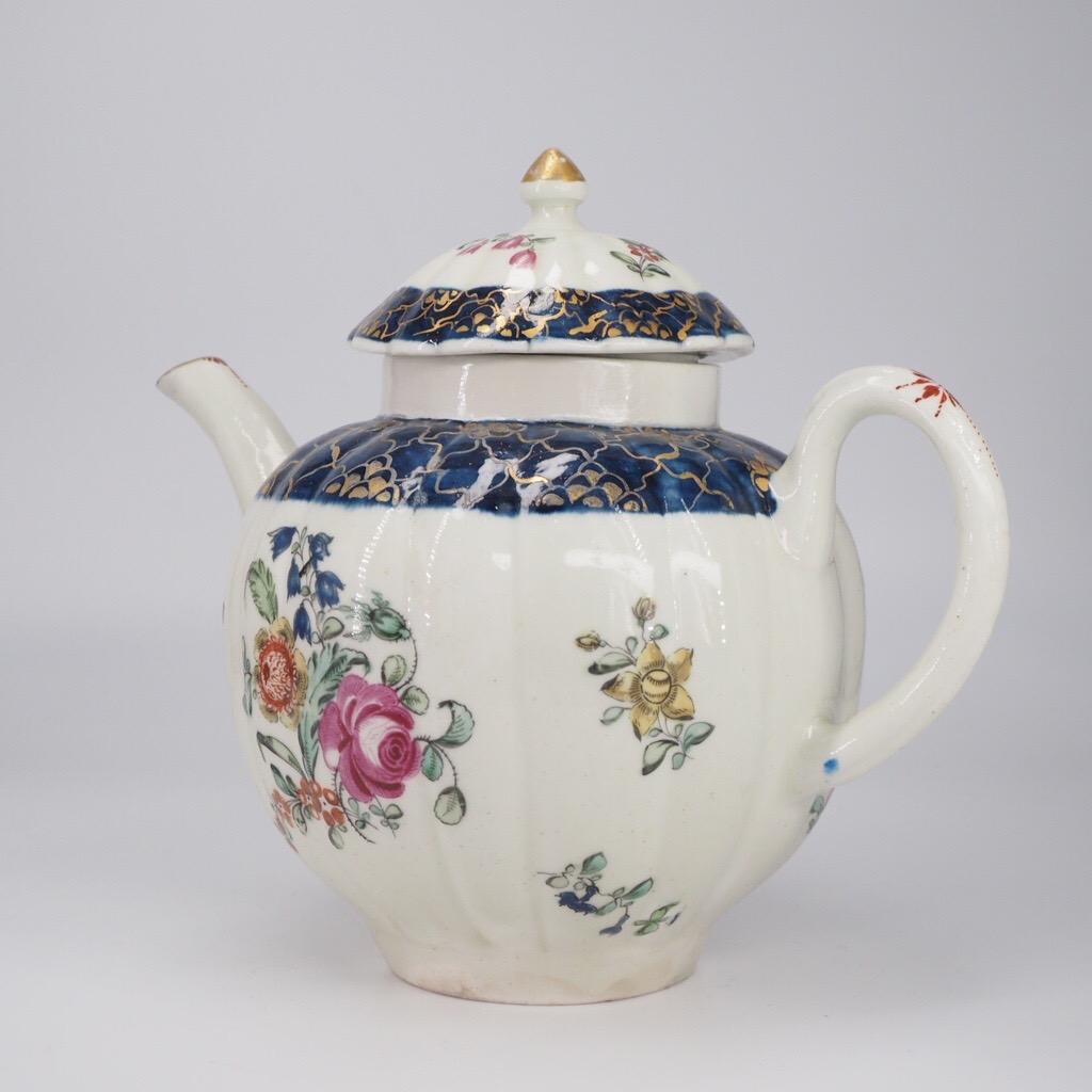Liverpool Fluted Teapot, Christian & Co, Cracked Ice & Flowers, C. 1770 In Fair Condition For Sale In Geelong, Victoria