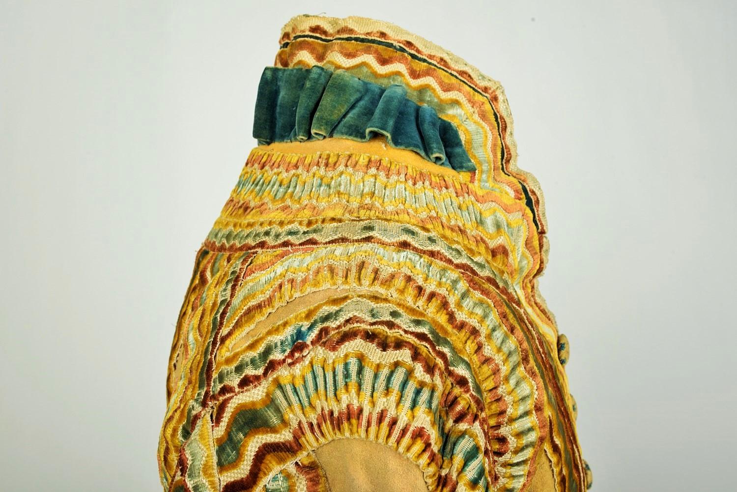 Livery habit in woolen cloth and embossed velvet - England Early 19th century 5
