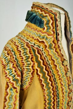 Livery habit in woolen cloth and embossed velvet - England Early 19th century