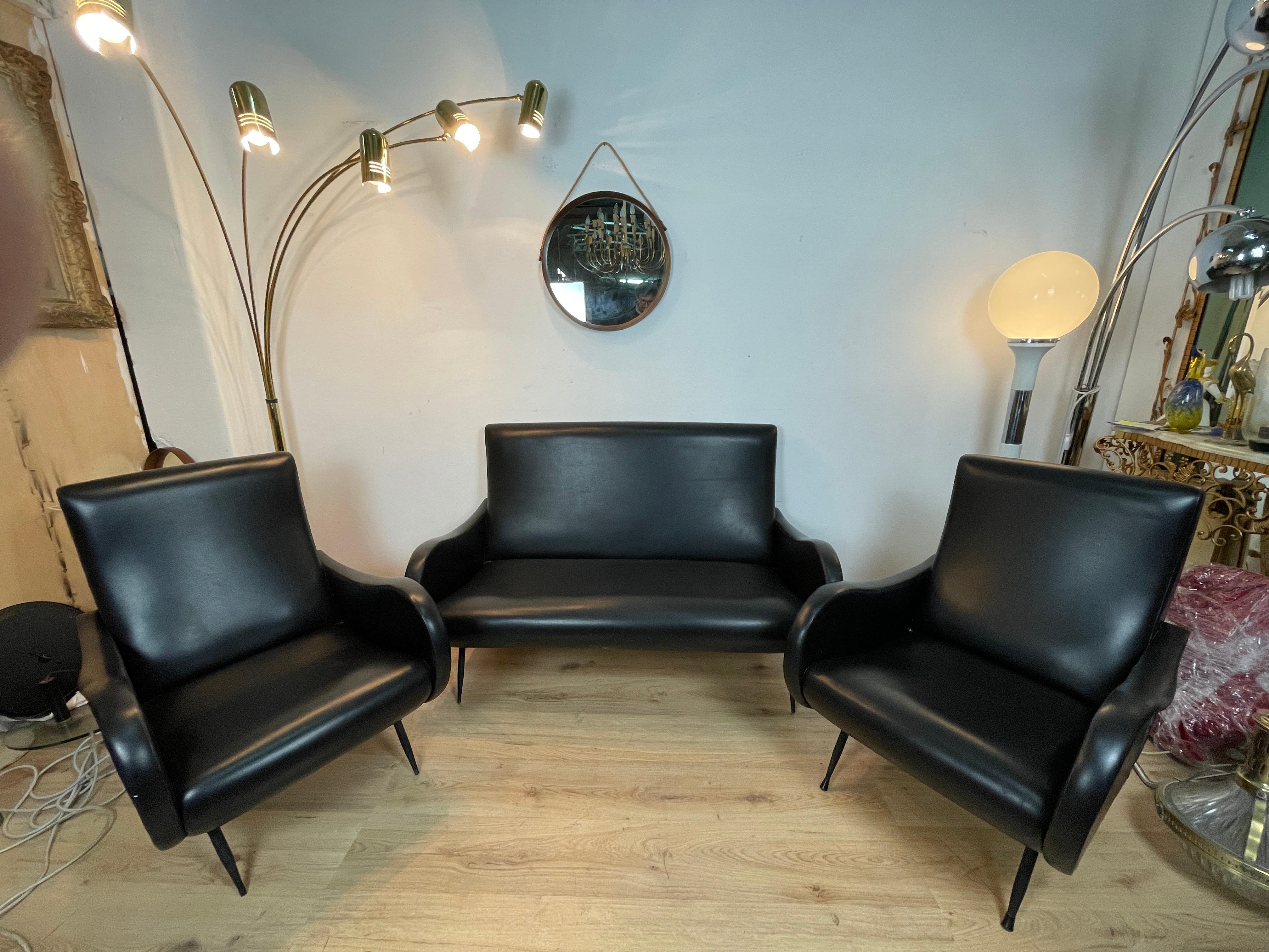 1960s living room in eco-leather, Italian production attributable to the designer Zanuso for Arflex.