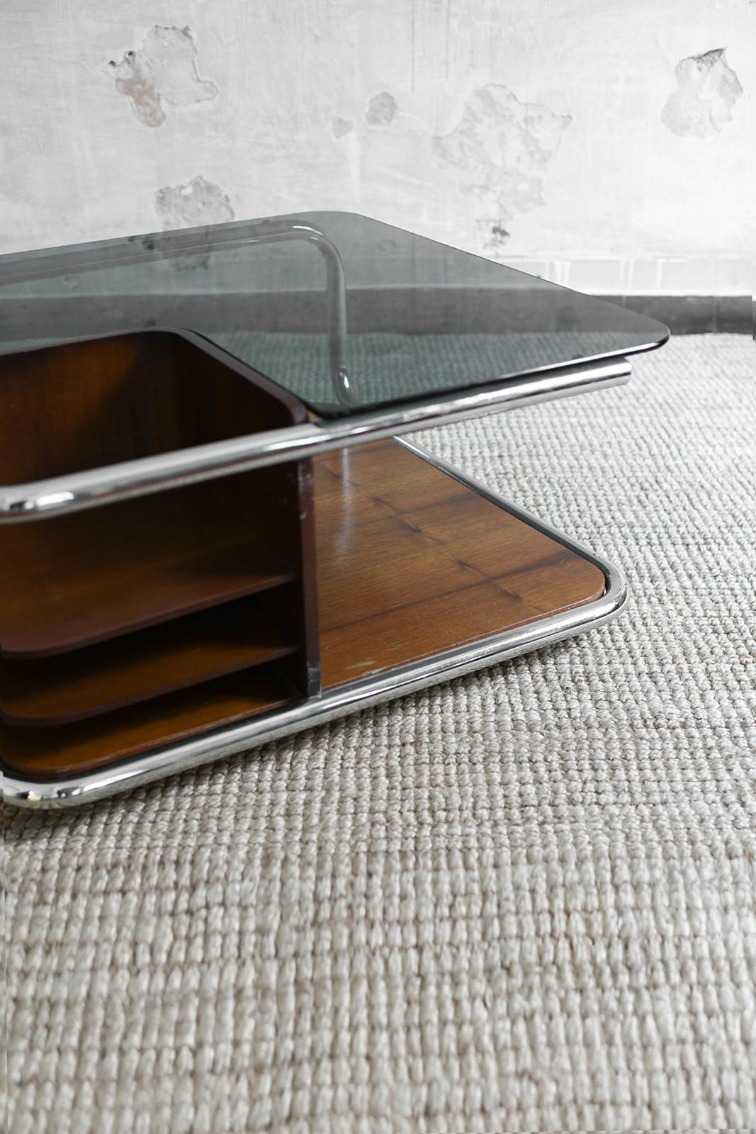 Meuble bar de salon avec étagères latérales et roues invisibles, 1970 en vente 1