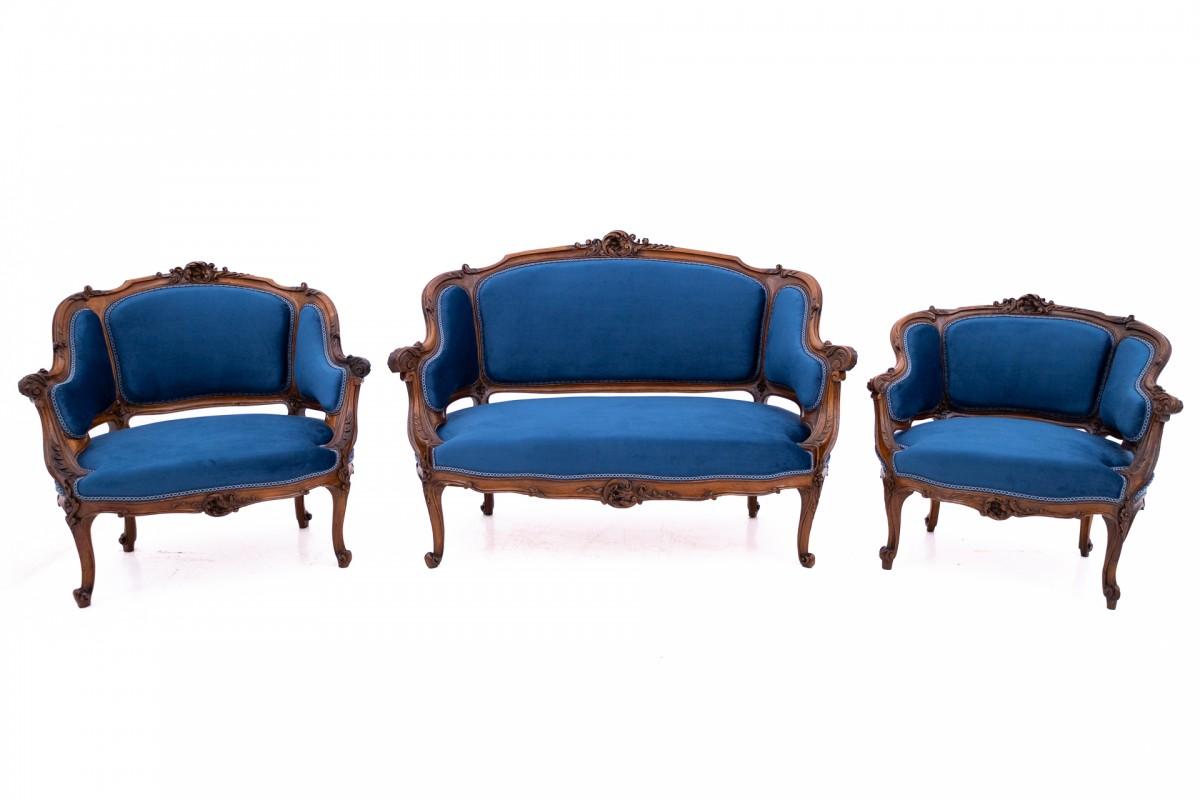 Antikes Wohnzimmerset aus der Zeit um 1880, Frankreich. Ein Sesselpaar besteht aus einem Damensessel (kleiner) und einem Herrensessel (größer).

Möbel in sehr gutem Zustand, professionell renoviert. Der Stoff ist durch einen neuen ersetzt
