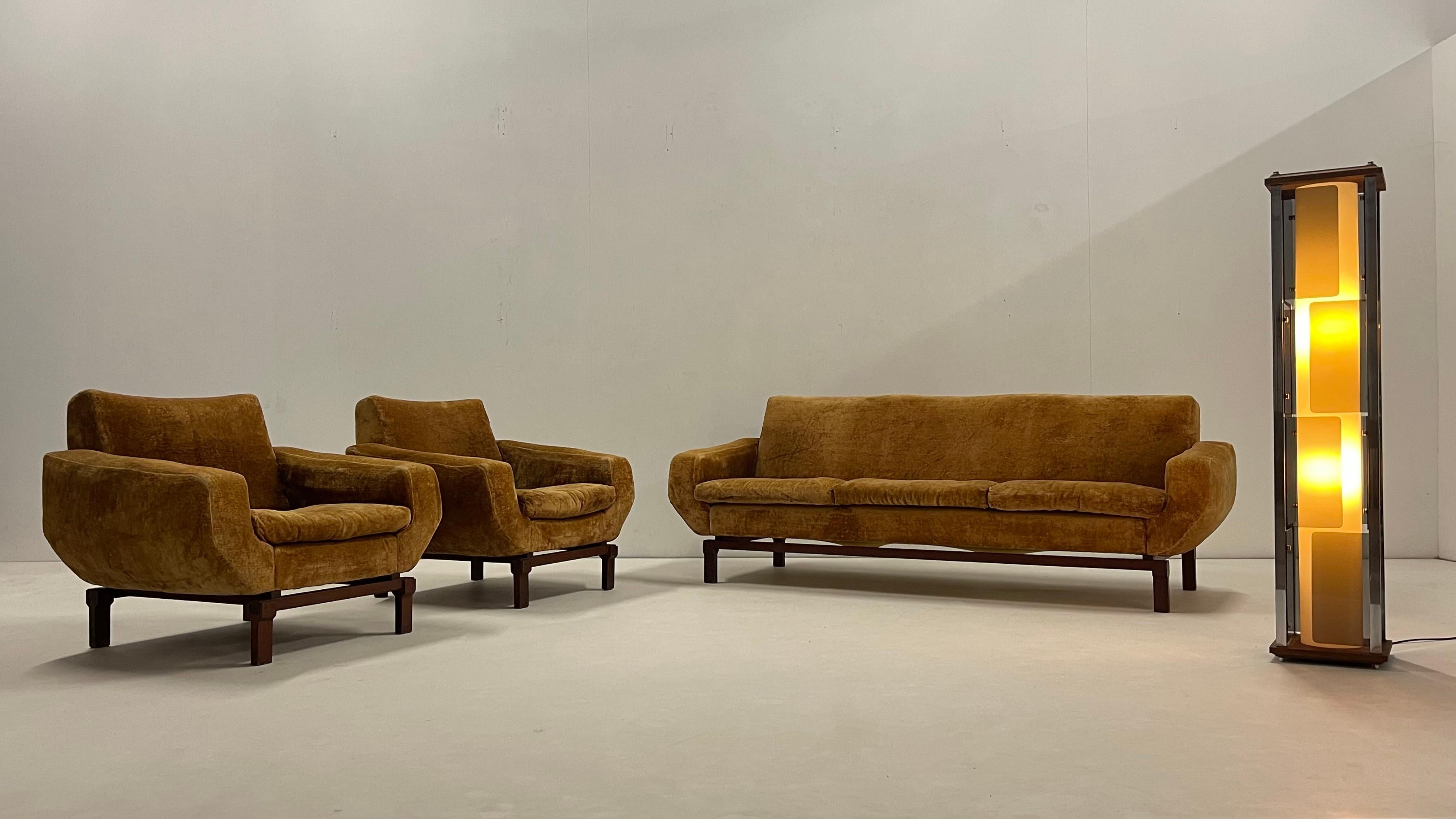 Living room set in amber velvet In Good Condition For Sale In Brussels, BE
