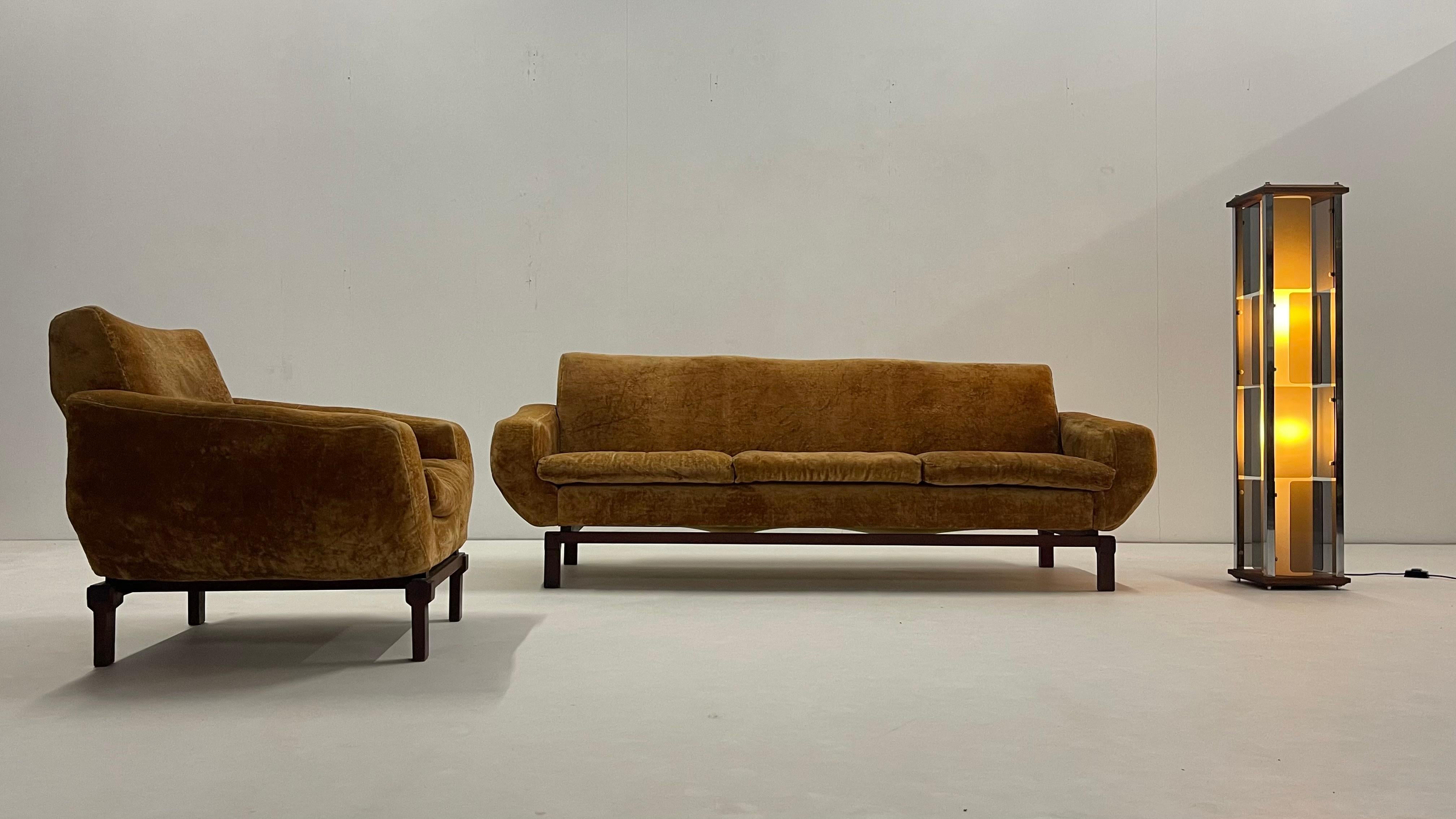 Late 20th Century Living room set in amber velvet For Sale