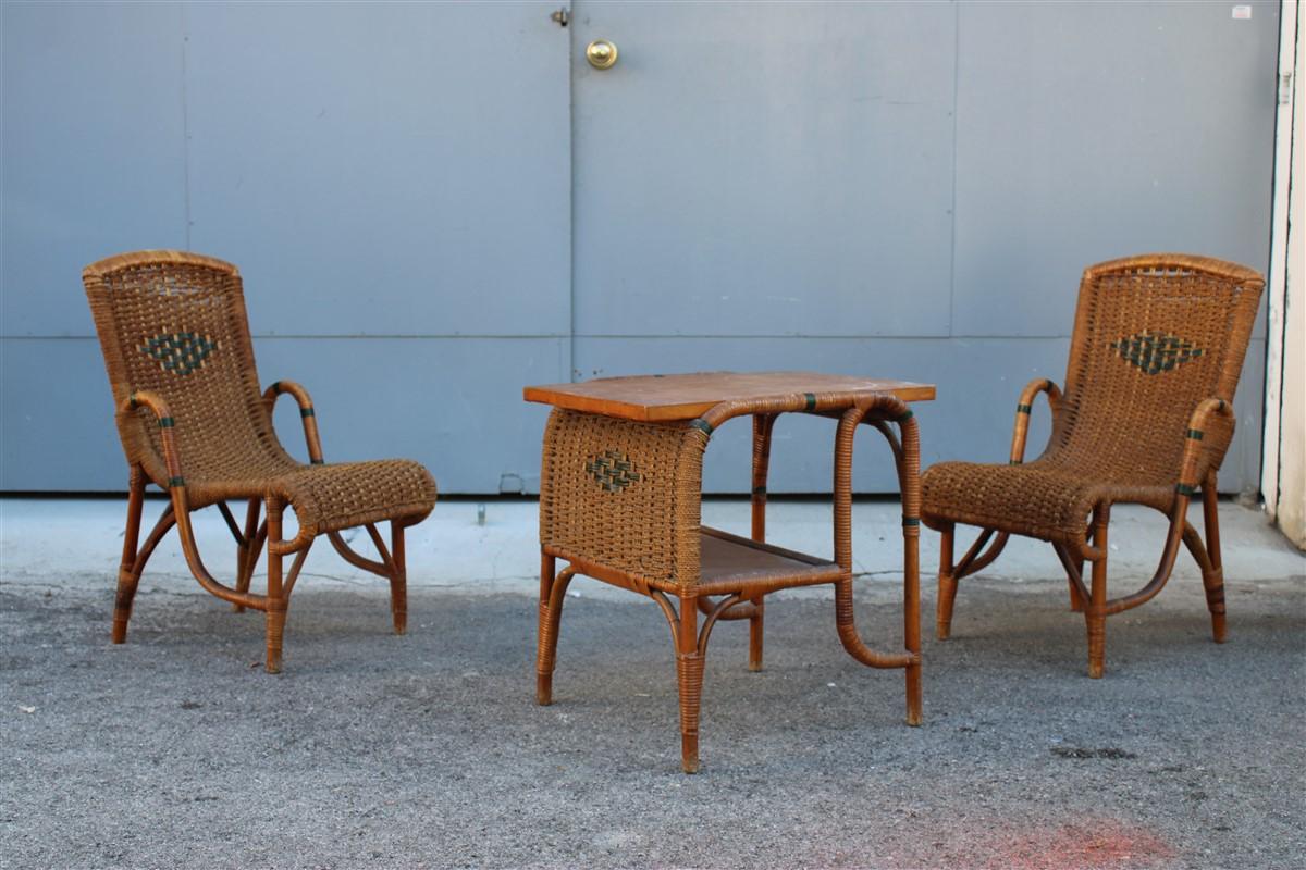 Soggiorno con sedie in bambù e corda di paglia Italia anni '50 e tavolo.