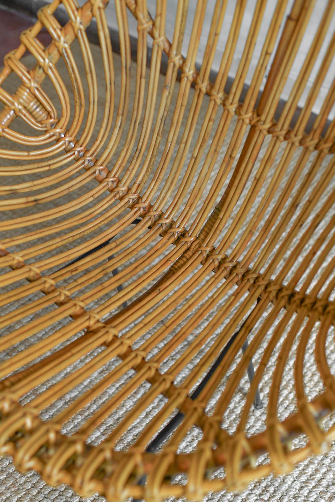 Ensemble de salon en canne de bambou incurvée et métal, attribuable à Franco Albini en vente 4
